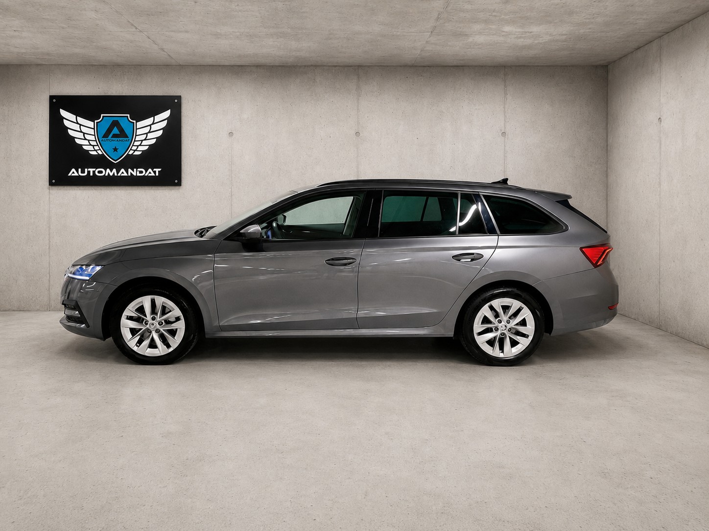SKODA Octavia Combi 2.0 TSI Ambition DSG 4x4-showroom-element-1