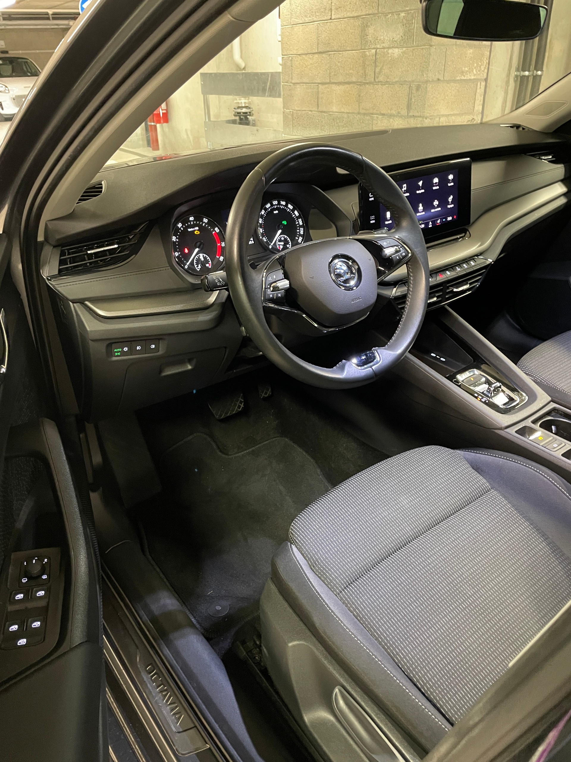 SKODA Octavia Combi 2.0 TSI Ambition DSG 4x4-image-12
