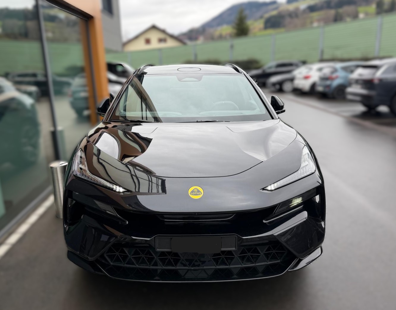 LOTUS Eletre S-showroom-element-3