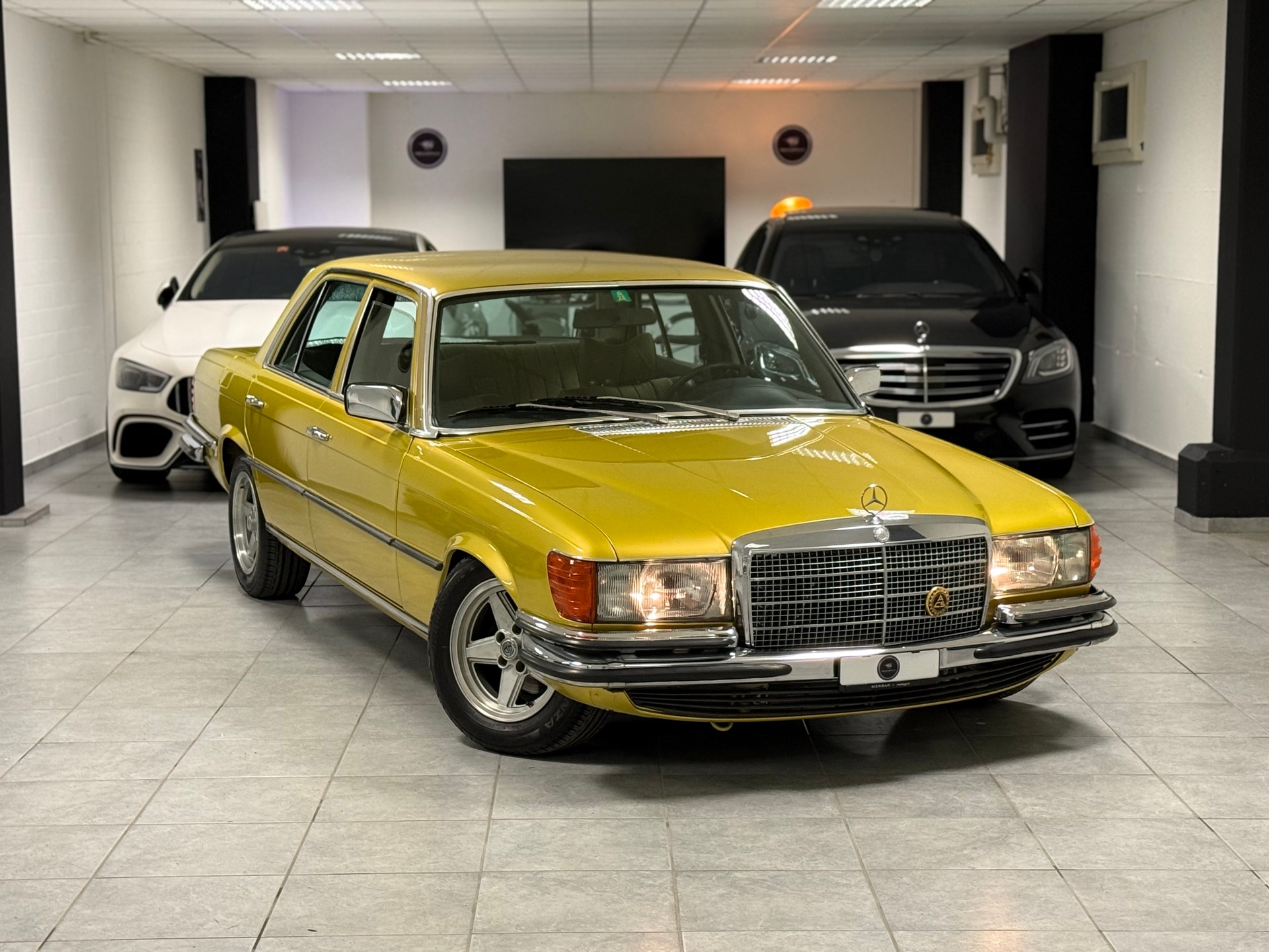 MERCEDES-BENZ 350 SE-showroom-element-2