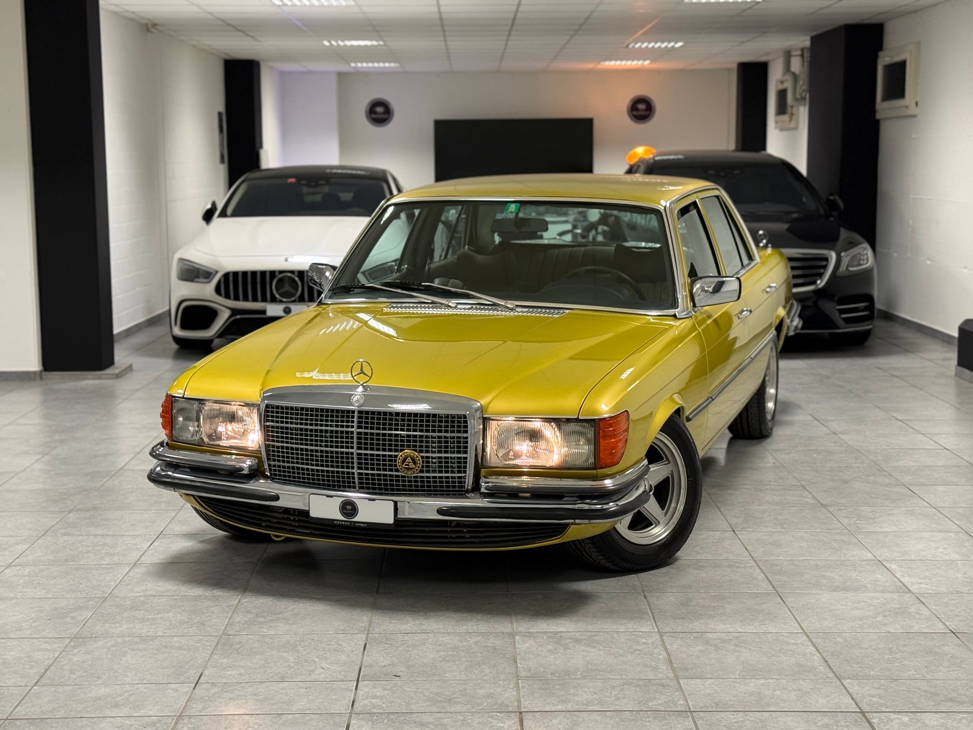MERCEDES-BENZ 350 SE-showroom-element-1