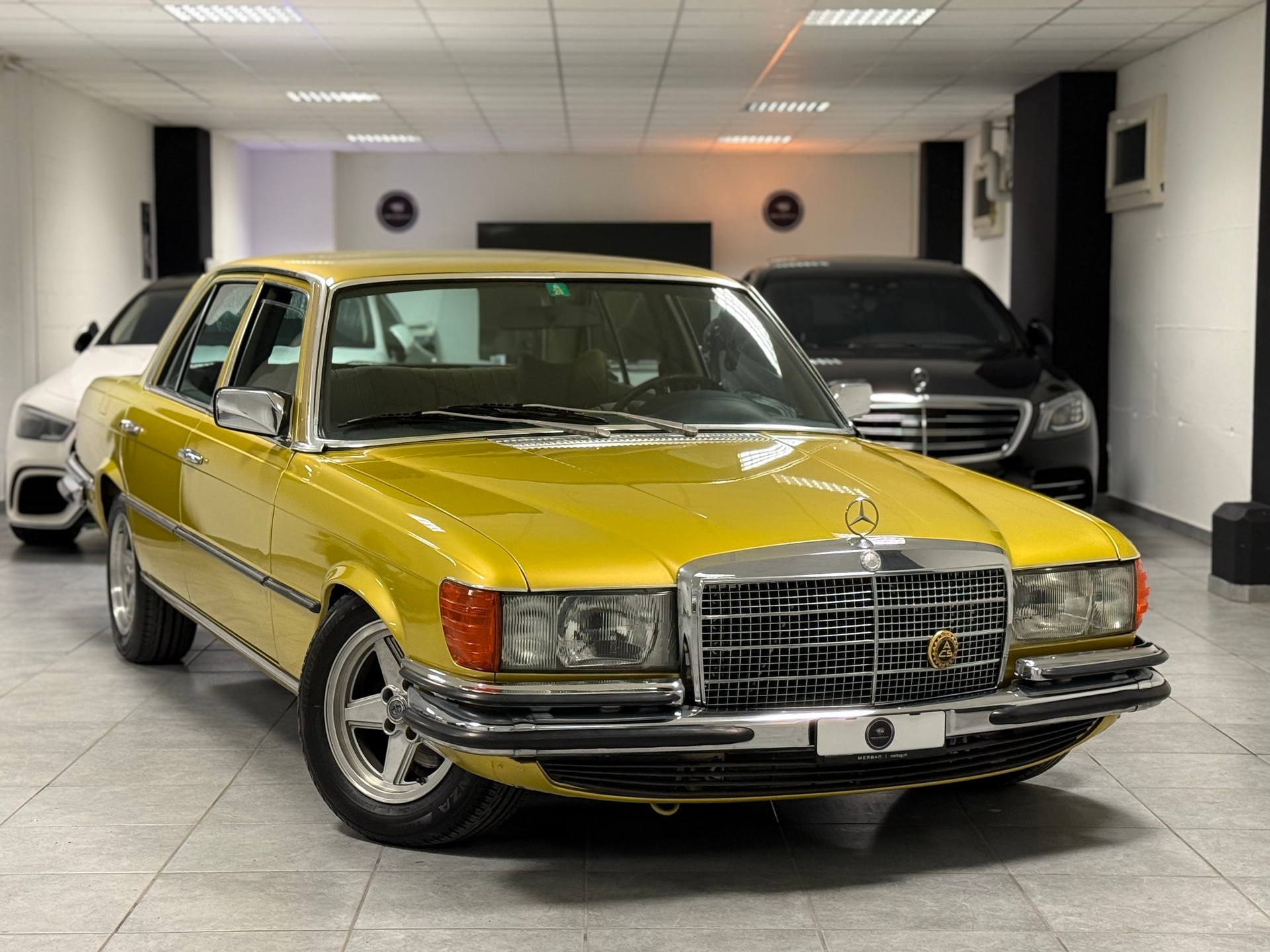 MERCEDES-BENZ 350 SE-showroom-element-3