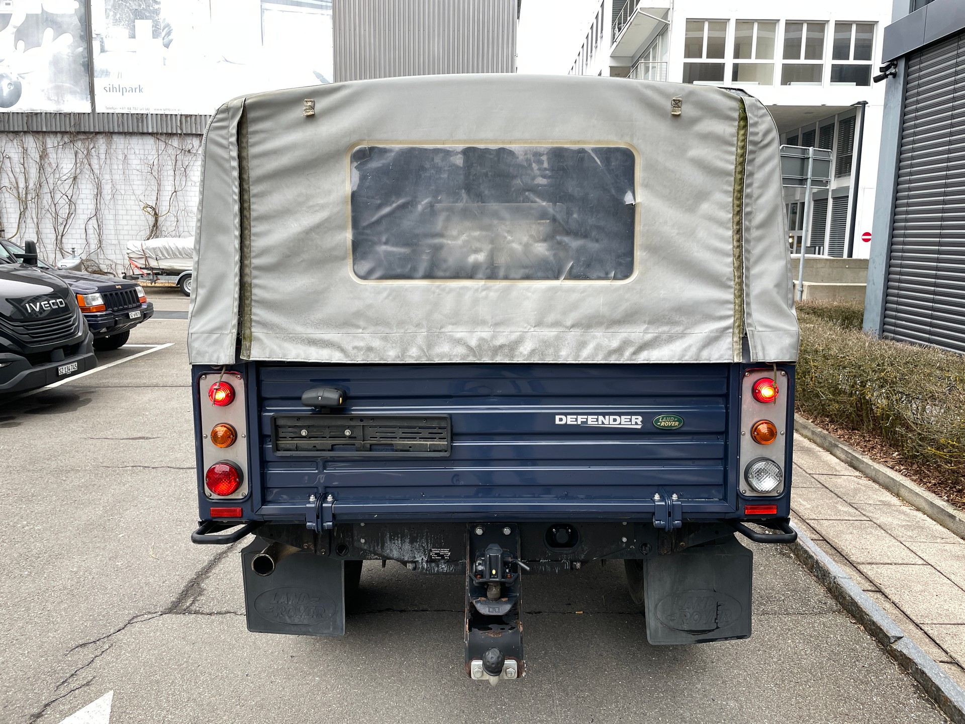 LAND ROVER Defender 110 2.4 Td4 High Capacity Pick Up-image-4