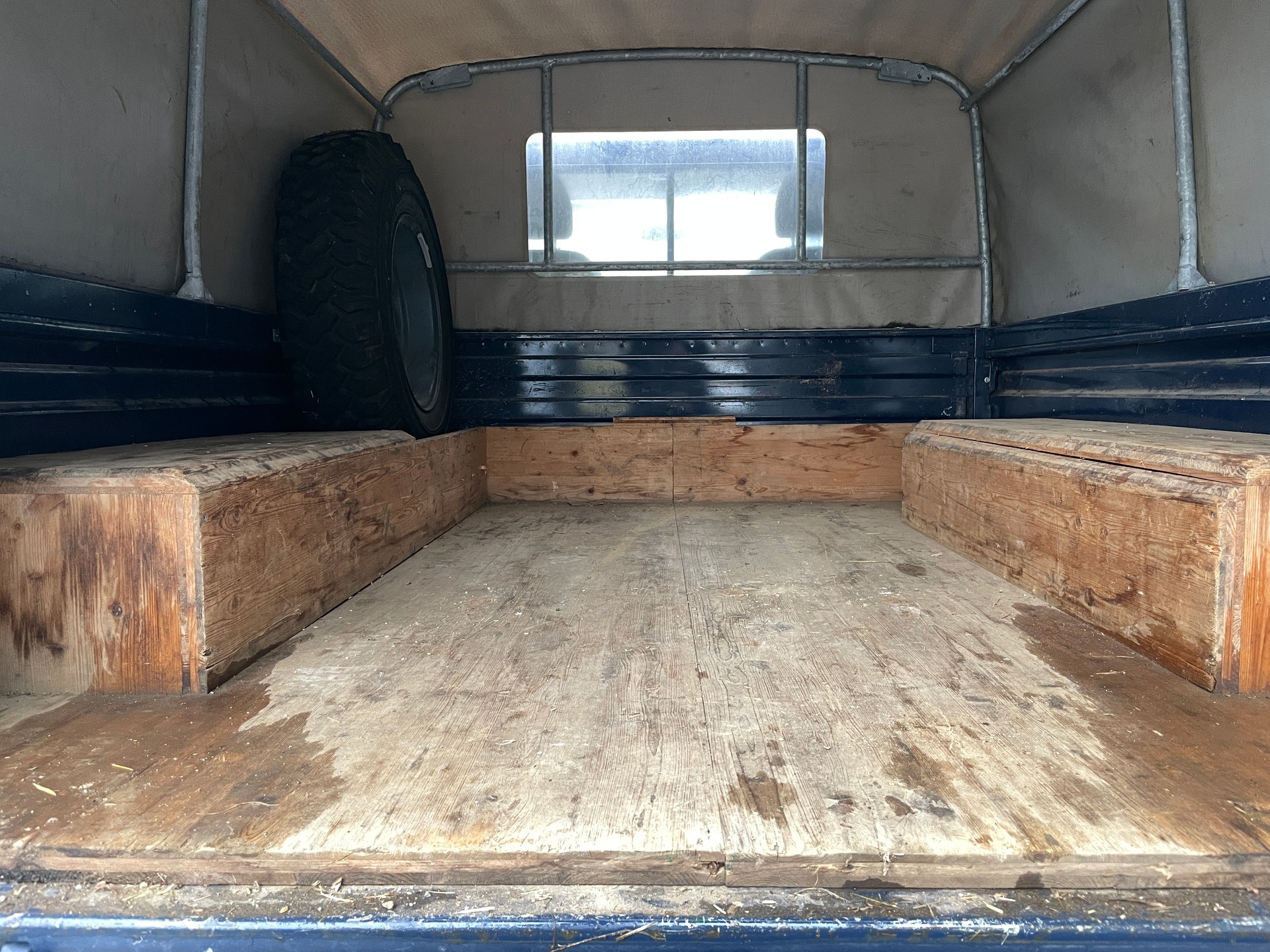 LAND ROVER Defender 110 2.4 Td4 High Capacity Pick Up-image-5