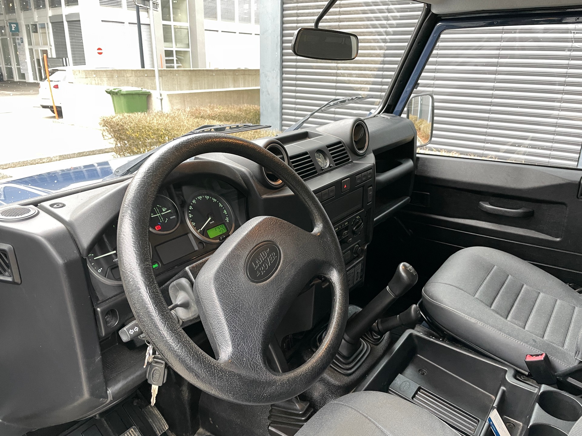LAND ROVER Defender 110 2.4 Td4 High Capacity Pick Up-image-9