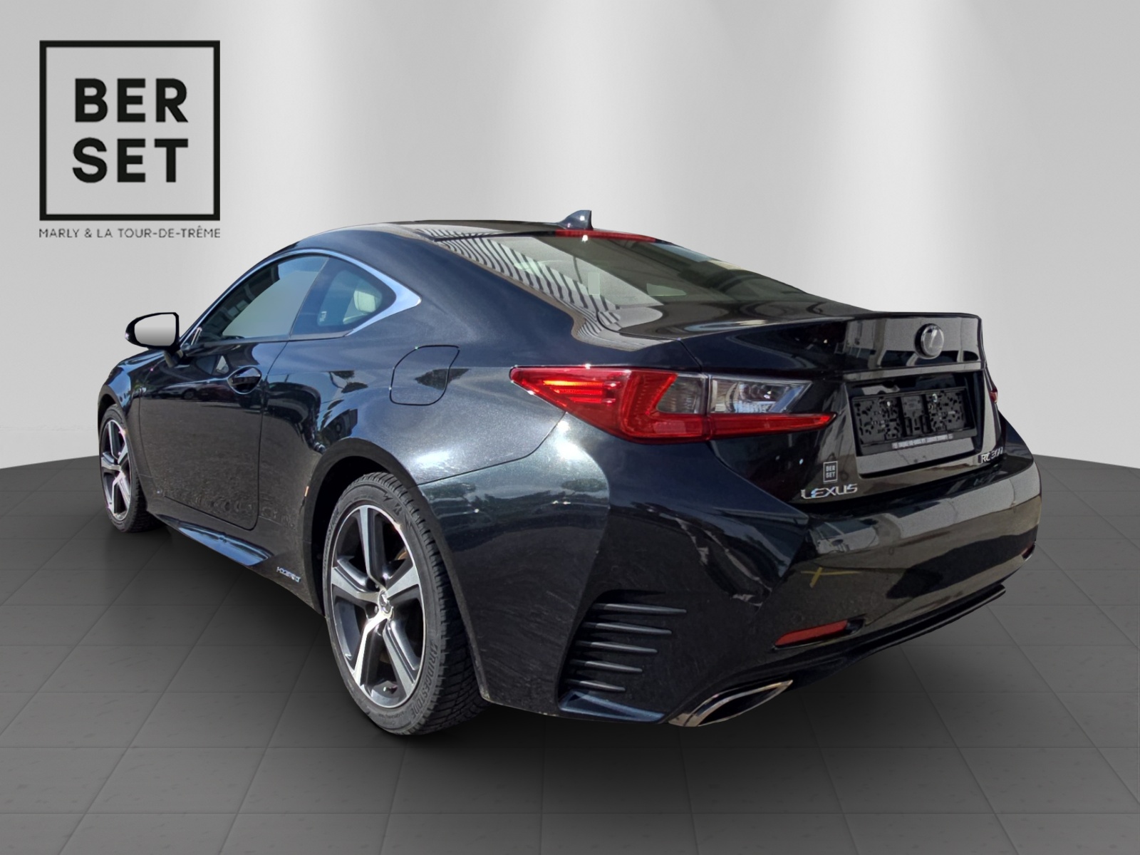 LEXUS RC 300h Comfort-showroom-element-2