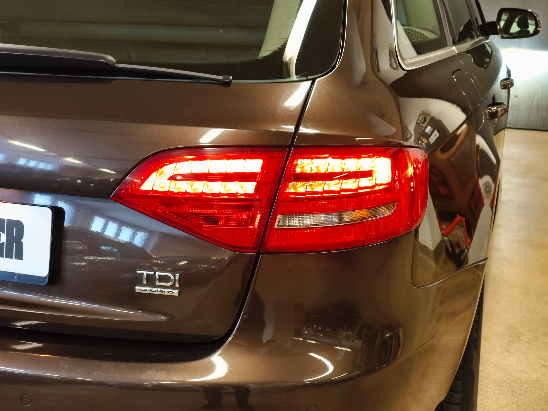 AUDI A4 Avant 3.0 TDI quattro S-tronic-image-8