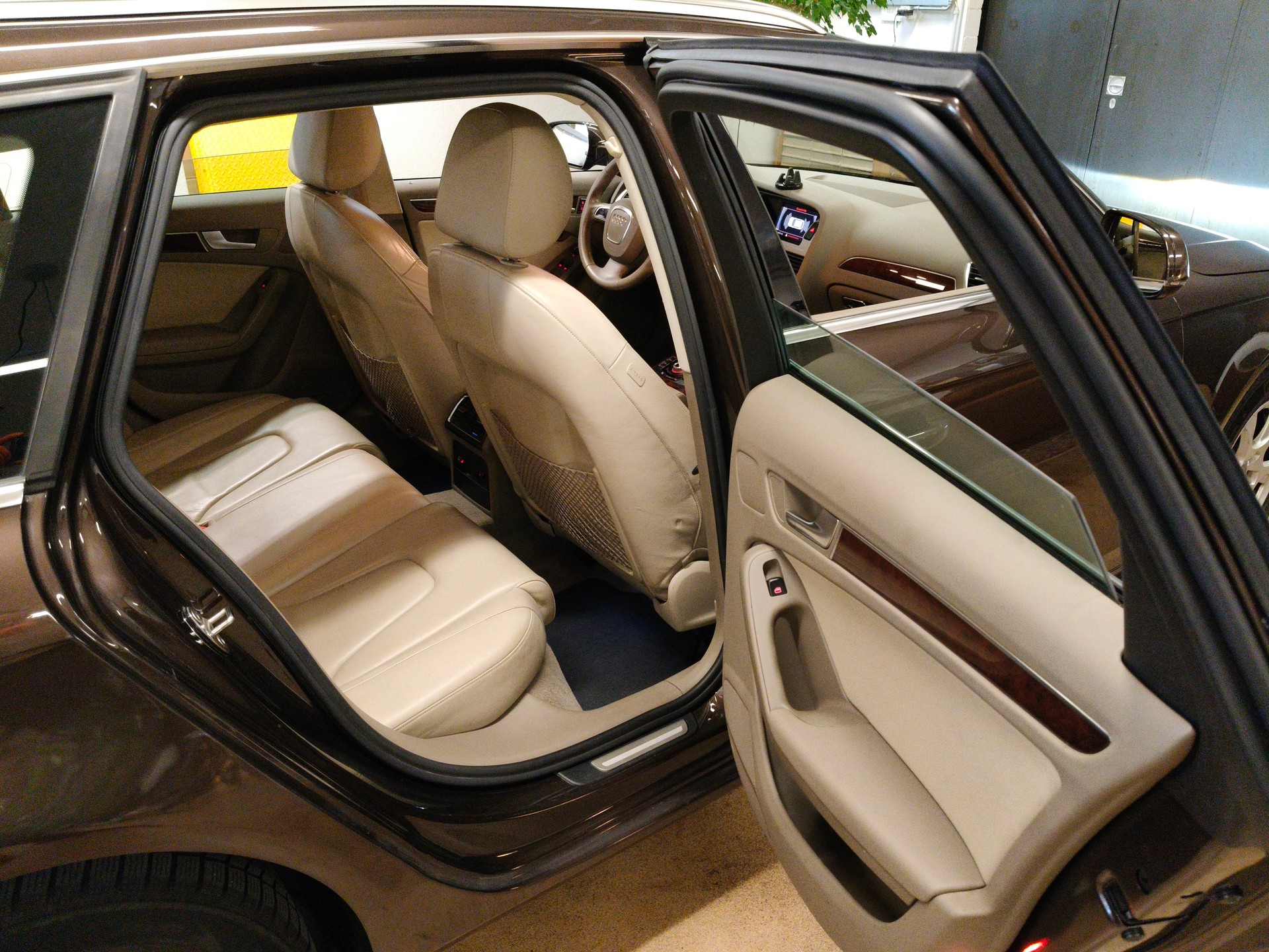 AUDI A4 Avant 3.0 TDI quattro S-tronic-image-23