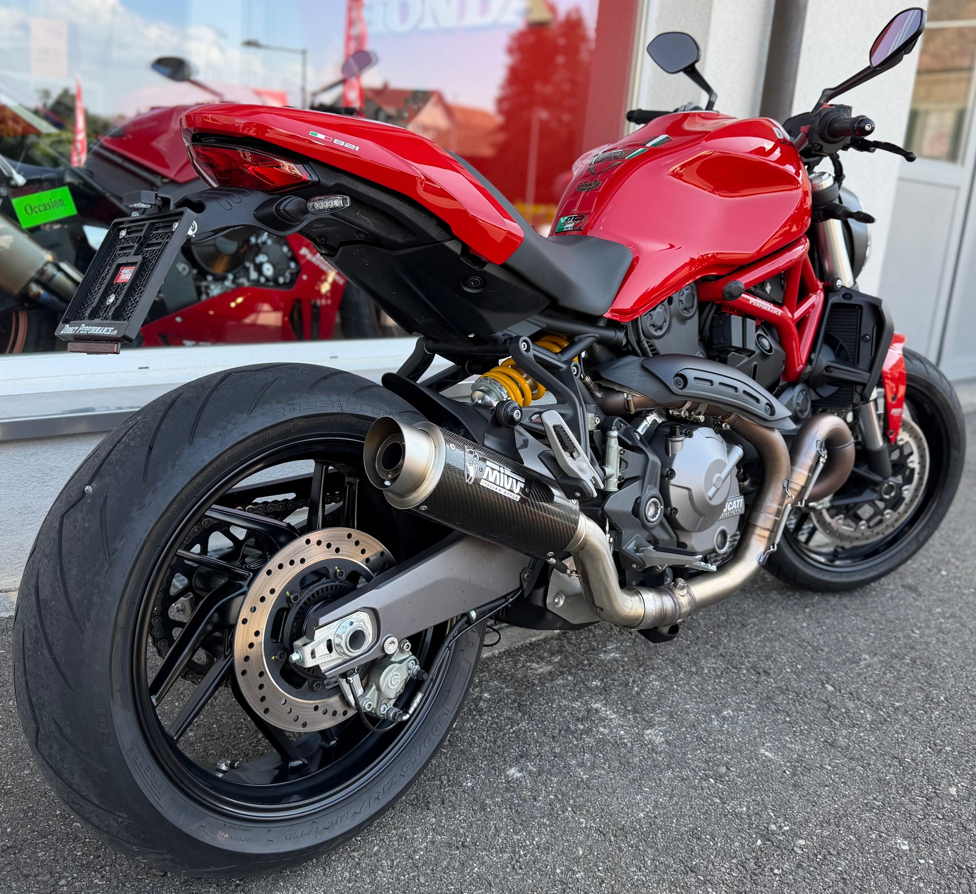 DUCATI Monster 821-image-3