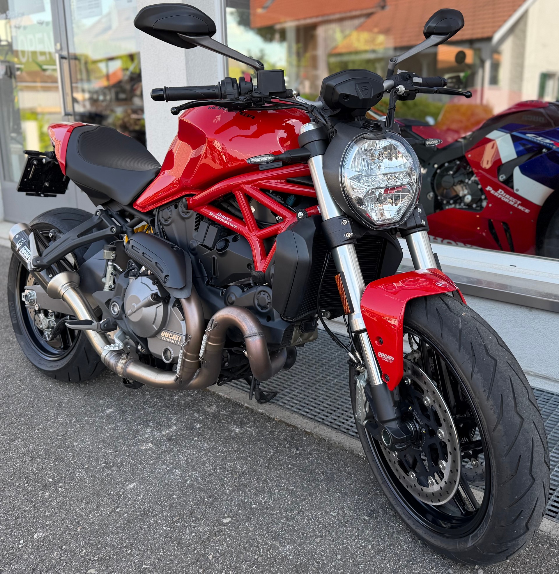 DUCATI Monster 821-image-2