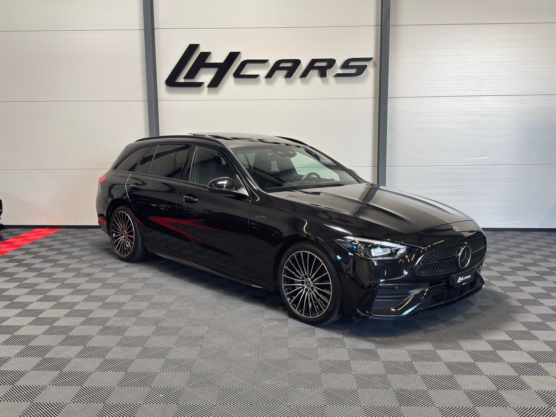 MERCEDES-BENZ C 300 AMG Line 4matic Kombi-image-5