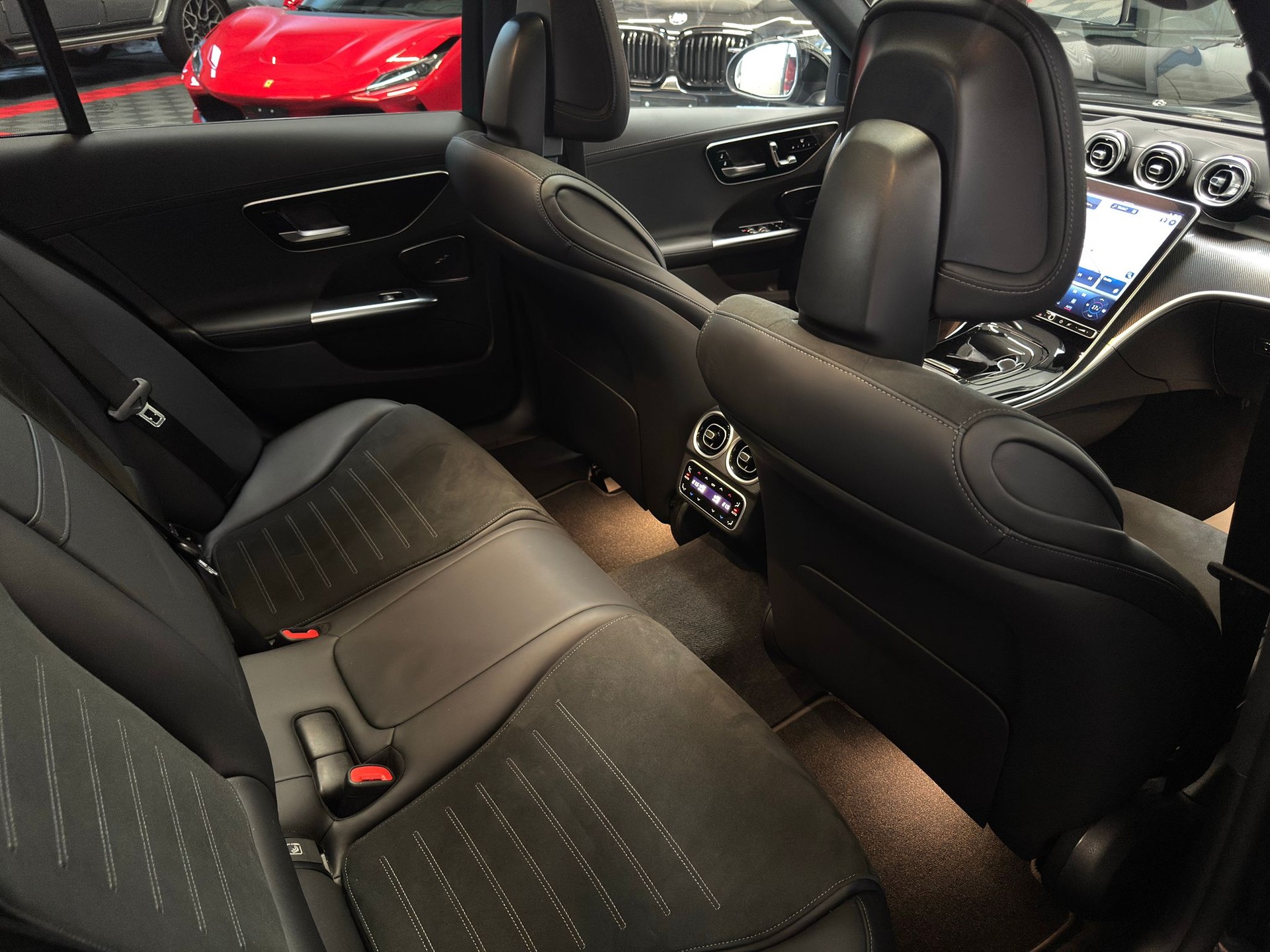 MERCEDES-BENZ C 300 AMG Line 4matic Kombi-image-9