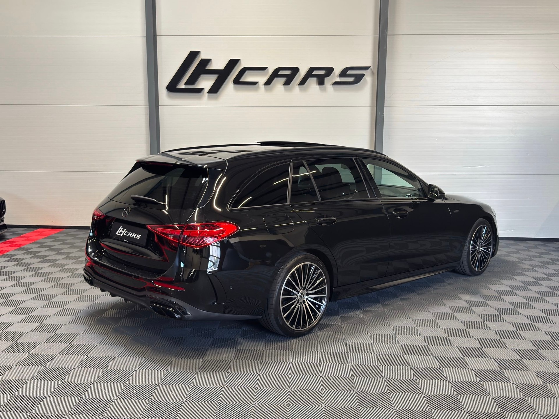 MERCEDES-BENZ C 300 AMG Line 4matic Kombi-image-3
