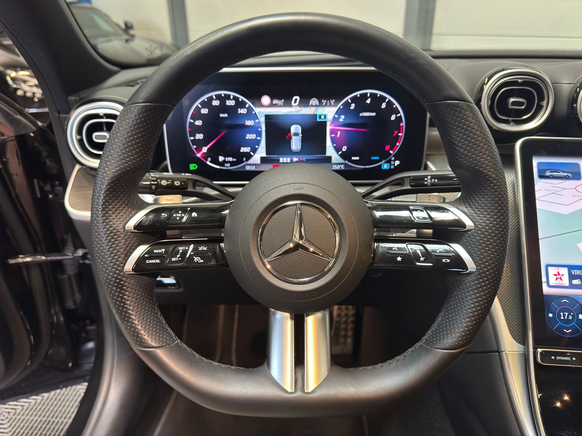 MERCEDES-BENZ C 300 AMG Line 4matic Kombi-image-12