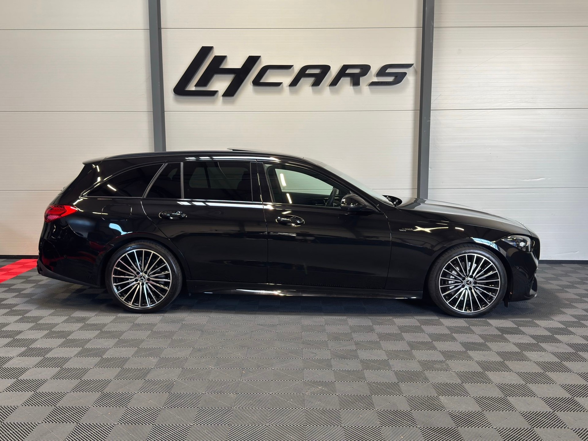 MERCEDES-BENZ C 300 AMG Line 4matic Kombi-image-4