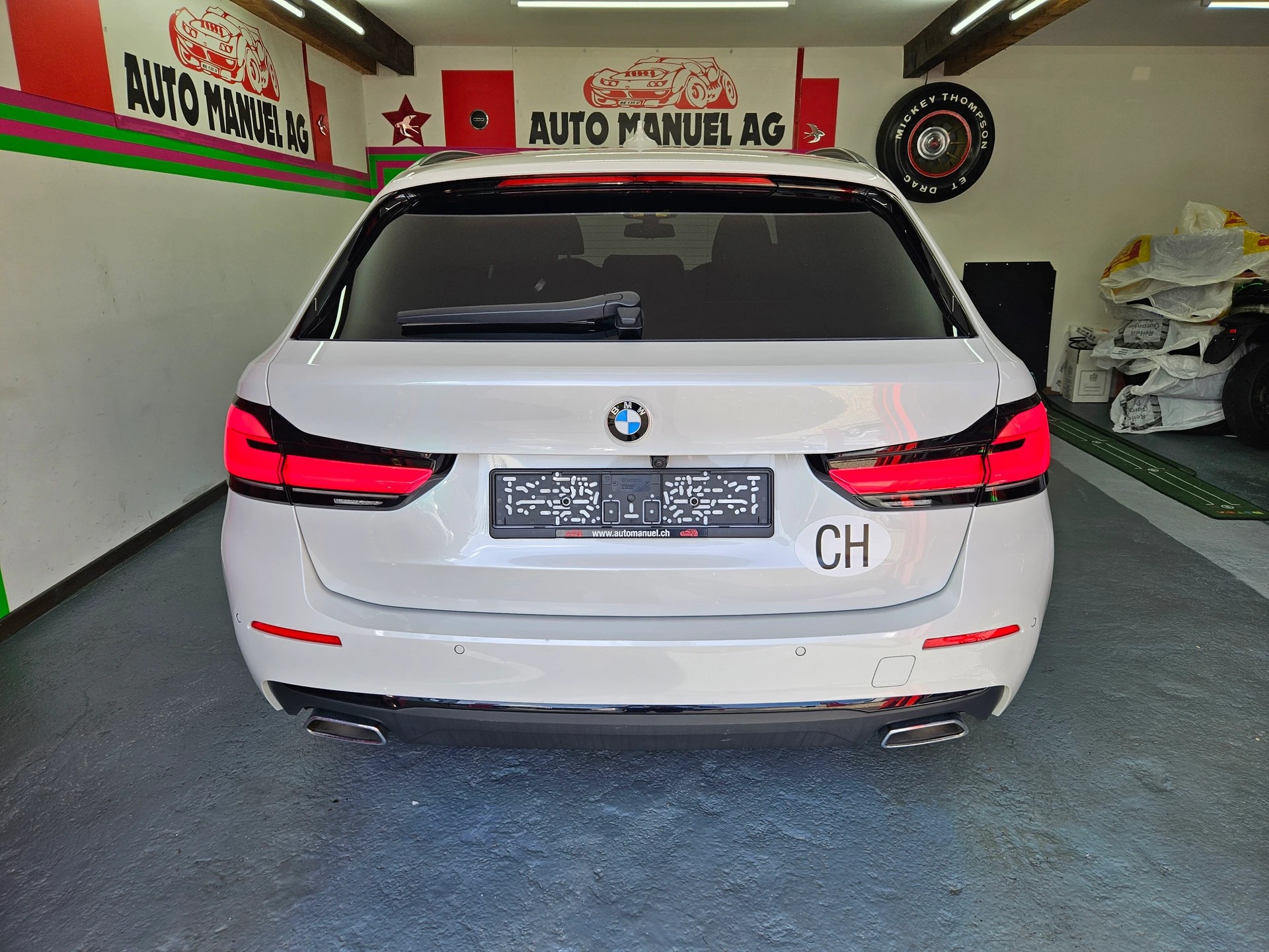 BMW 520d xDrive 48V Touring Steptronic-image-5