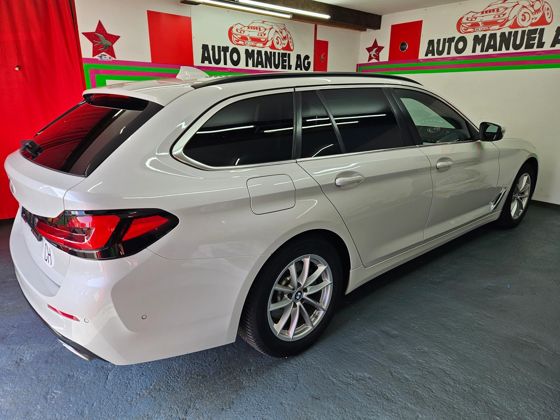 BMW 520d xDrive 48V Touring Steptronic-image-7