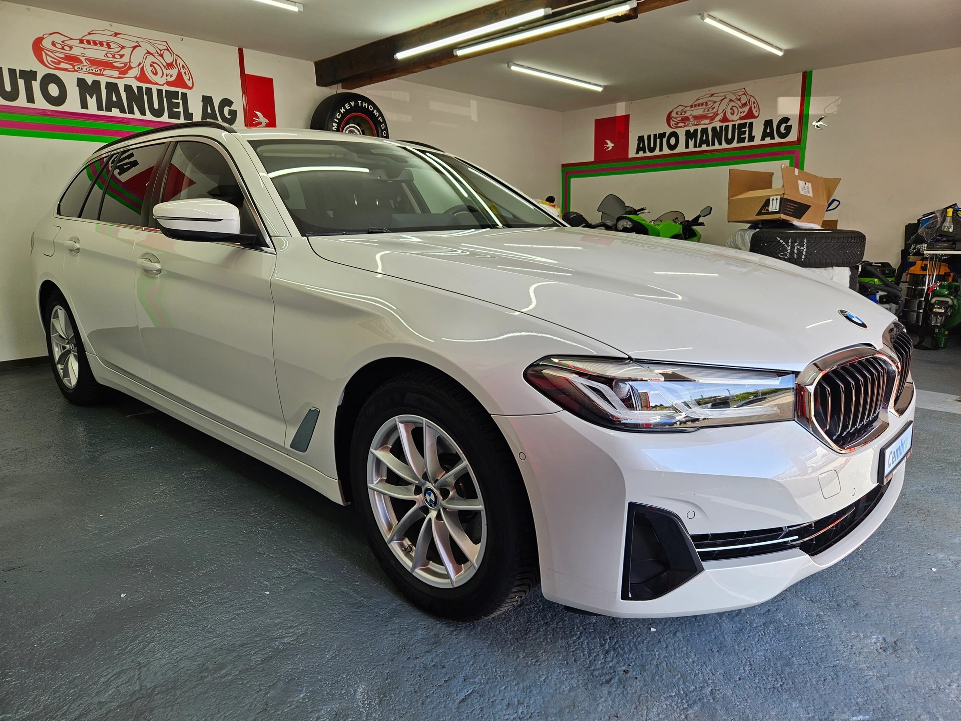 BMW 520d xDrive 48V Touring Steptronic-image-2