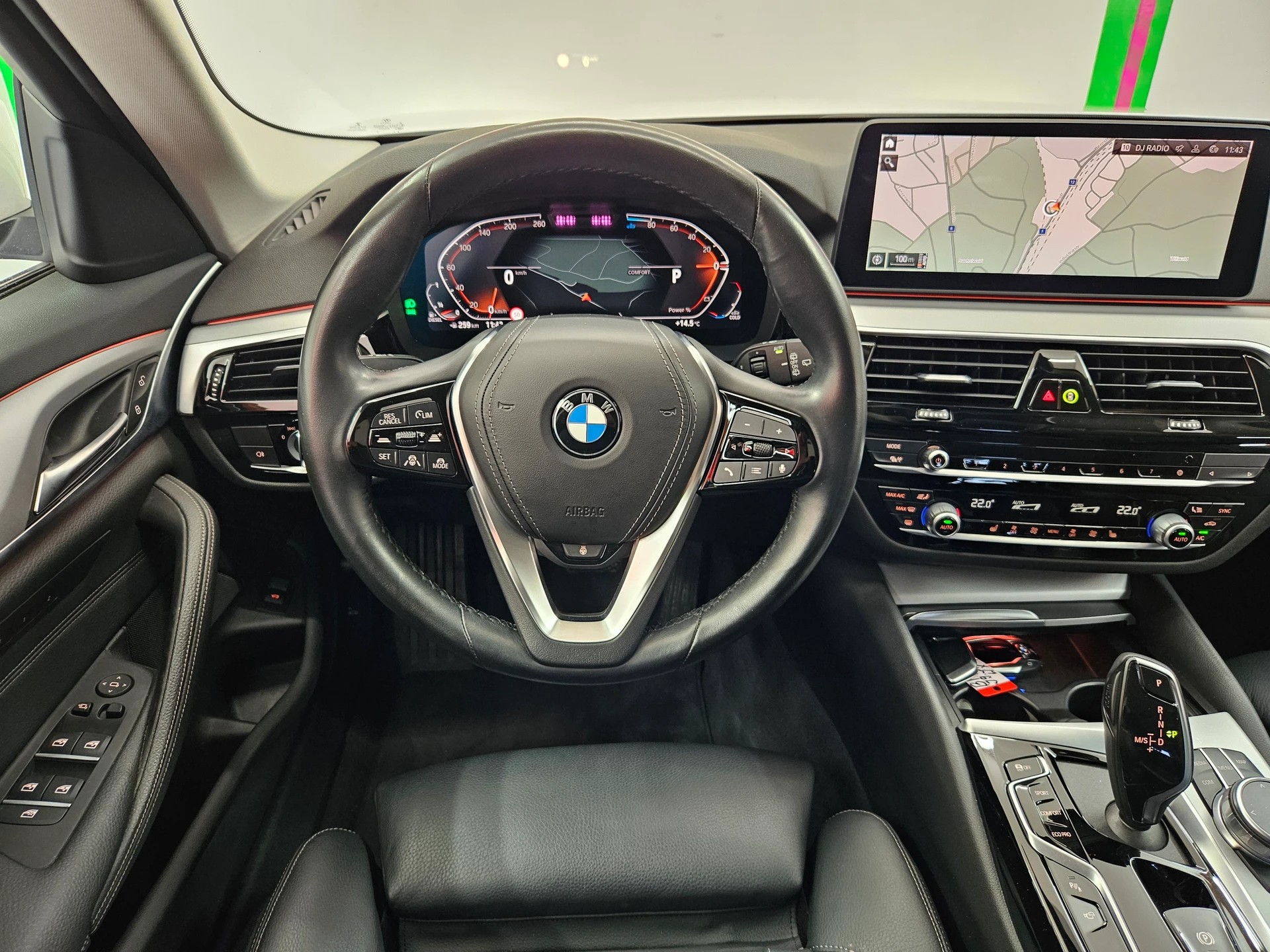 BMW 520d xDrive 48V Touring Steptronic-image-8