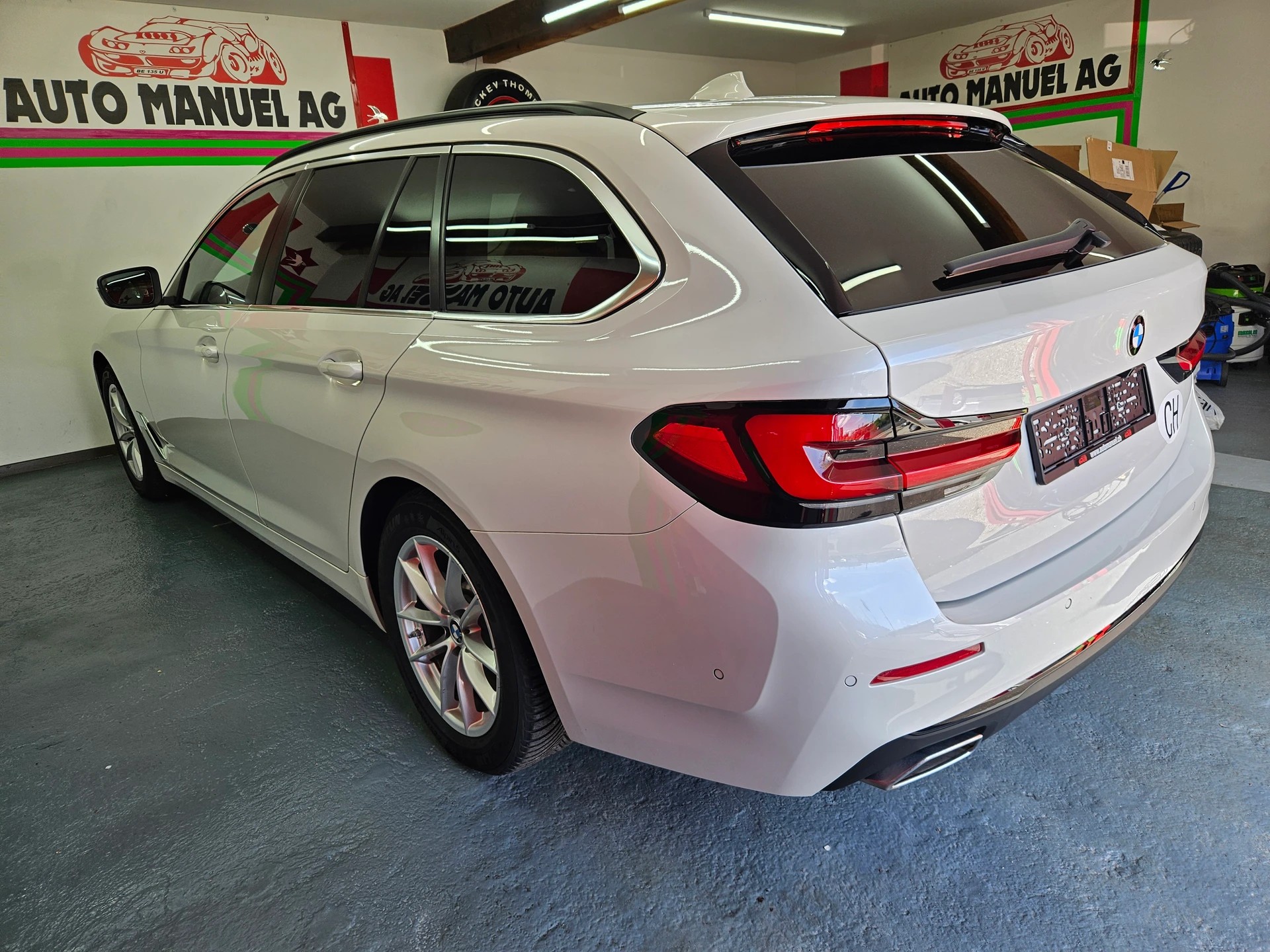 BMW 520d xDrive 48V Touring Steptronic-image-6