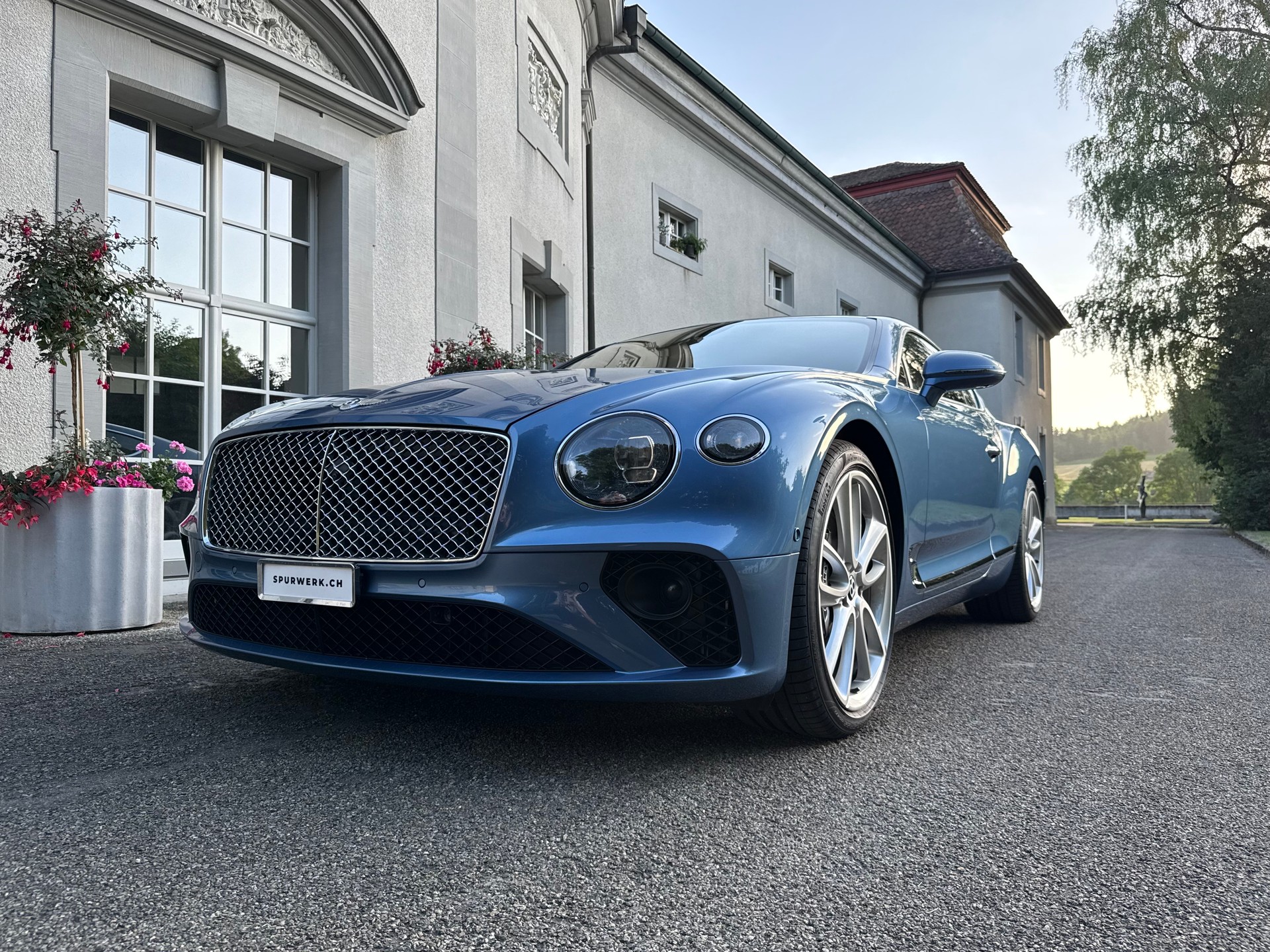 BENTLEY Continental GT 6.0 W12 / CH-Fahrzeug / Portofinoblau-showroom-element-2