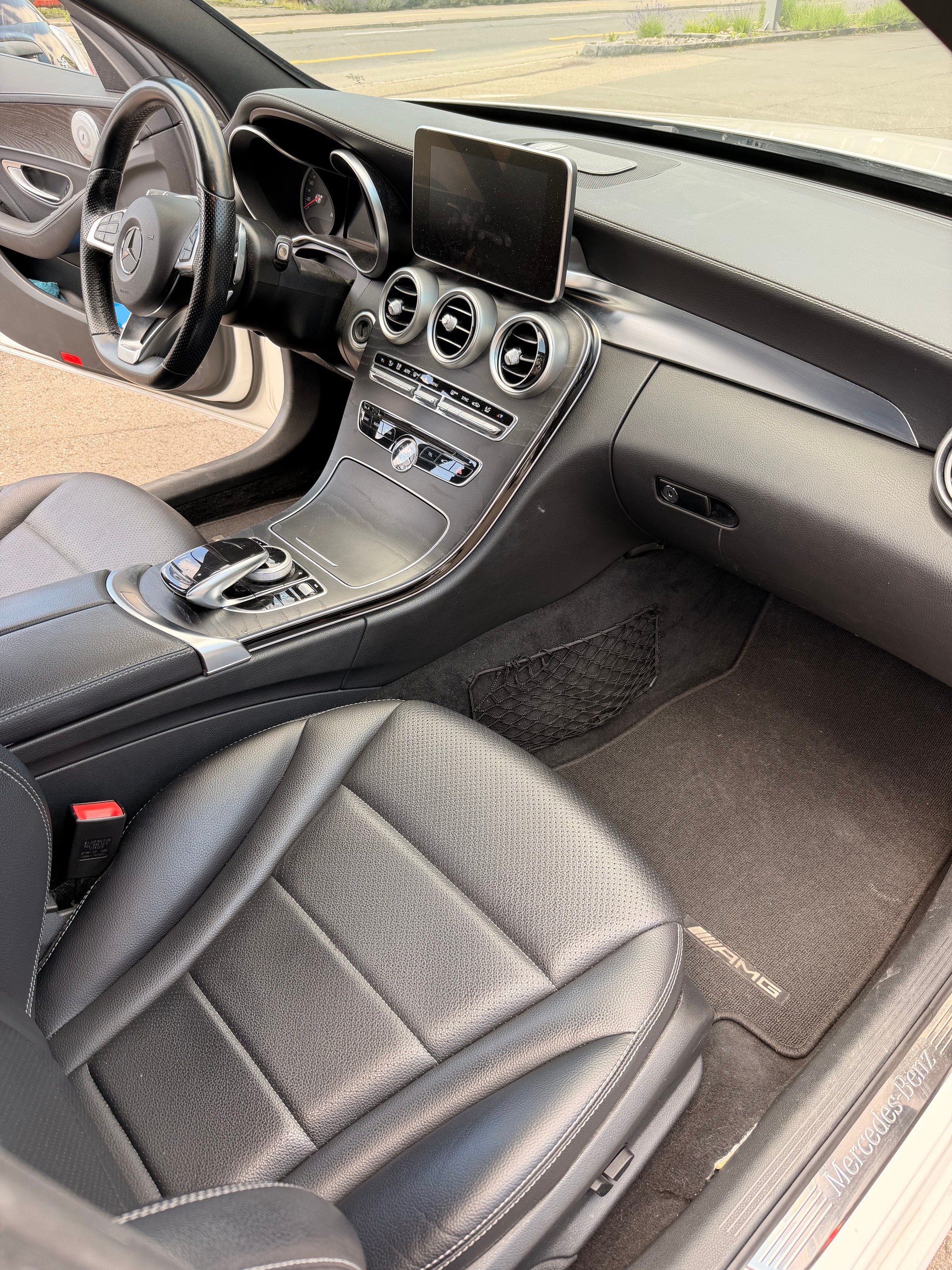 MERCEDES-BENZ C 400 AMG Line 4matic-image-4
