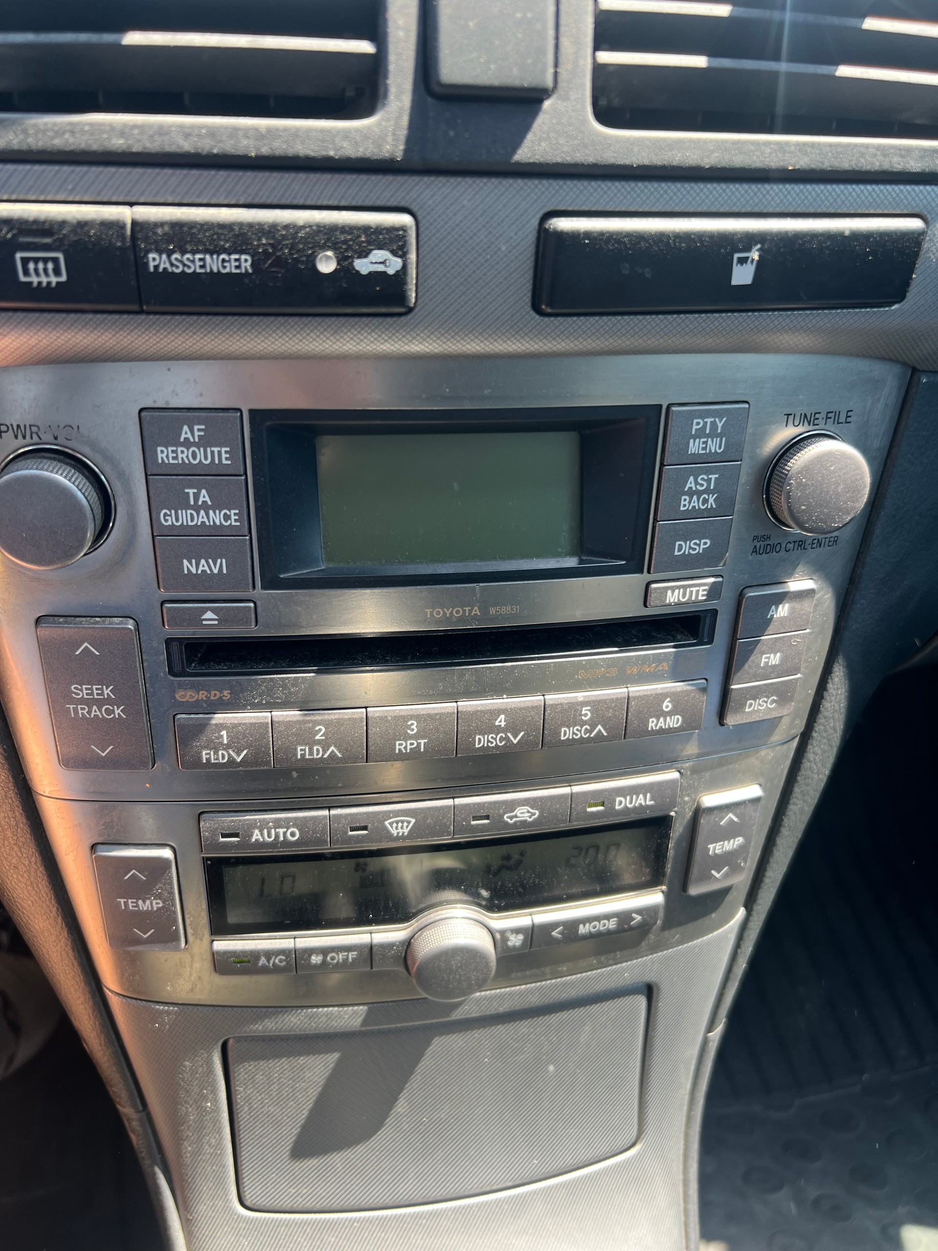 TOYOTA Avensis 2.2D-4 D CleanPower Linea Sol Sportswagon-image-9