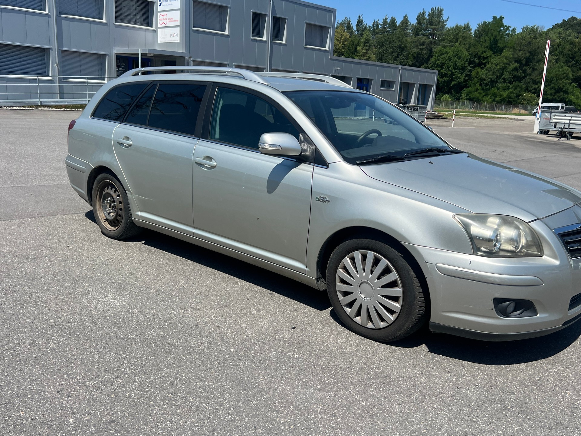 TOYOTA Avensis 2.2D-4 D CleanPower Linea Sol Sportswagon-image-1