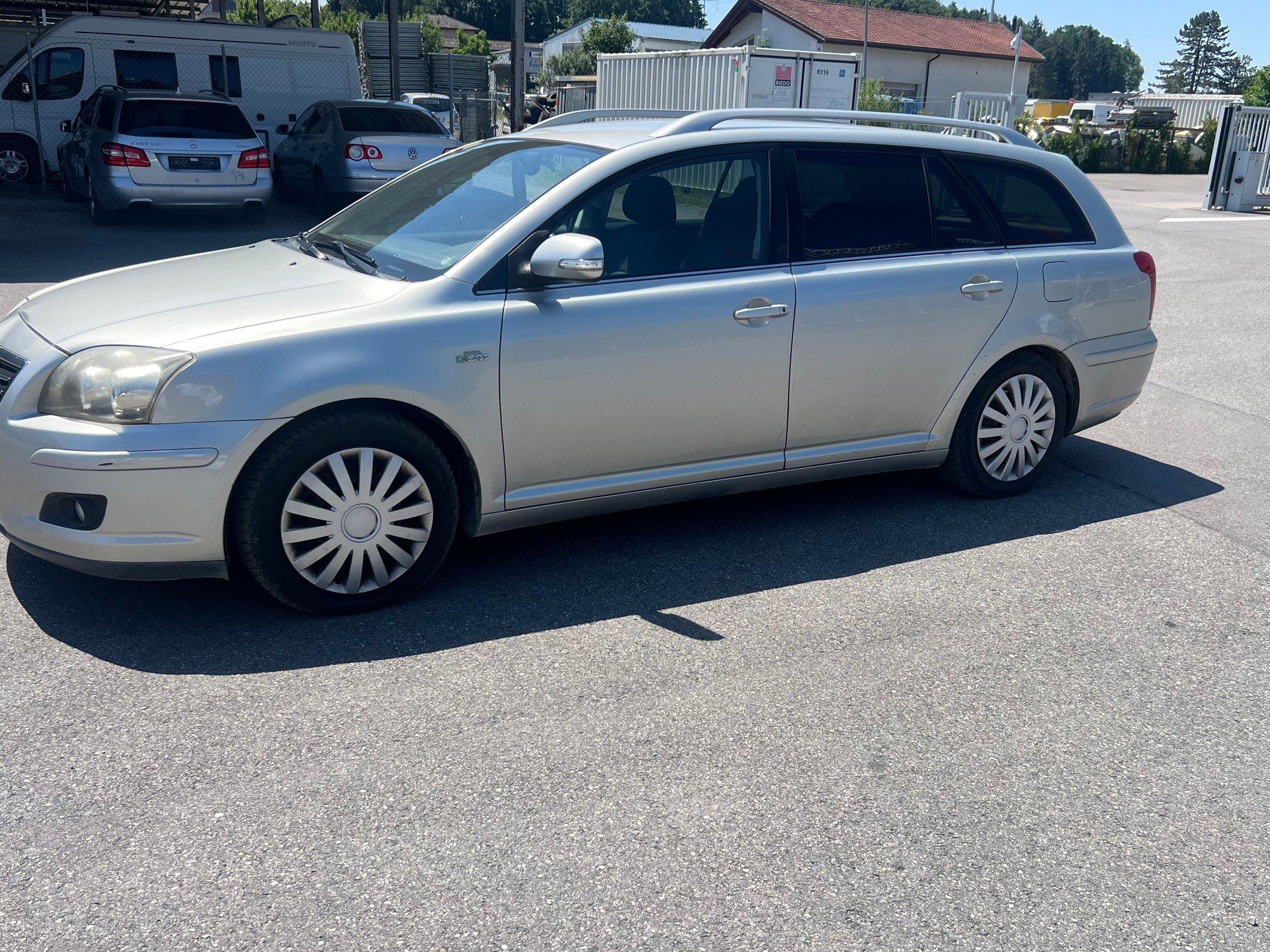 TOYOTA Avensis 2.2D-4 D CleanPower Linea Sol Sportswagon-image-2