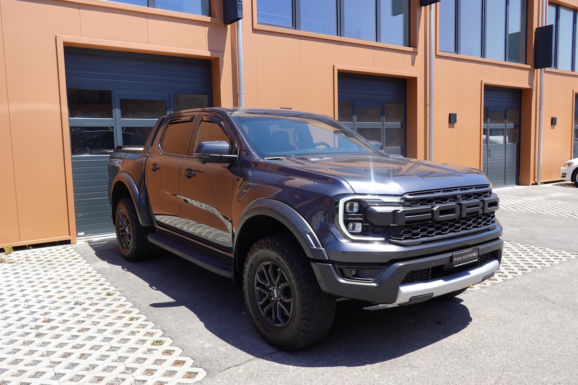 FORD Ranger Raptor 3.0 Eco Boost 4x4 A - "CH Auto + 1ère main * Attelage * Caméra 360' * Store de Coffre Elect."-showroom-element-2