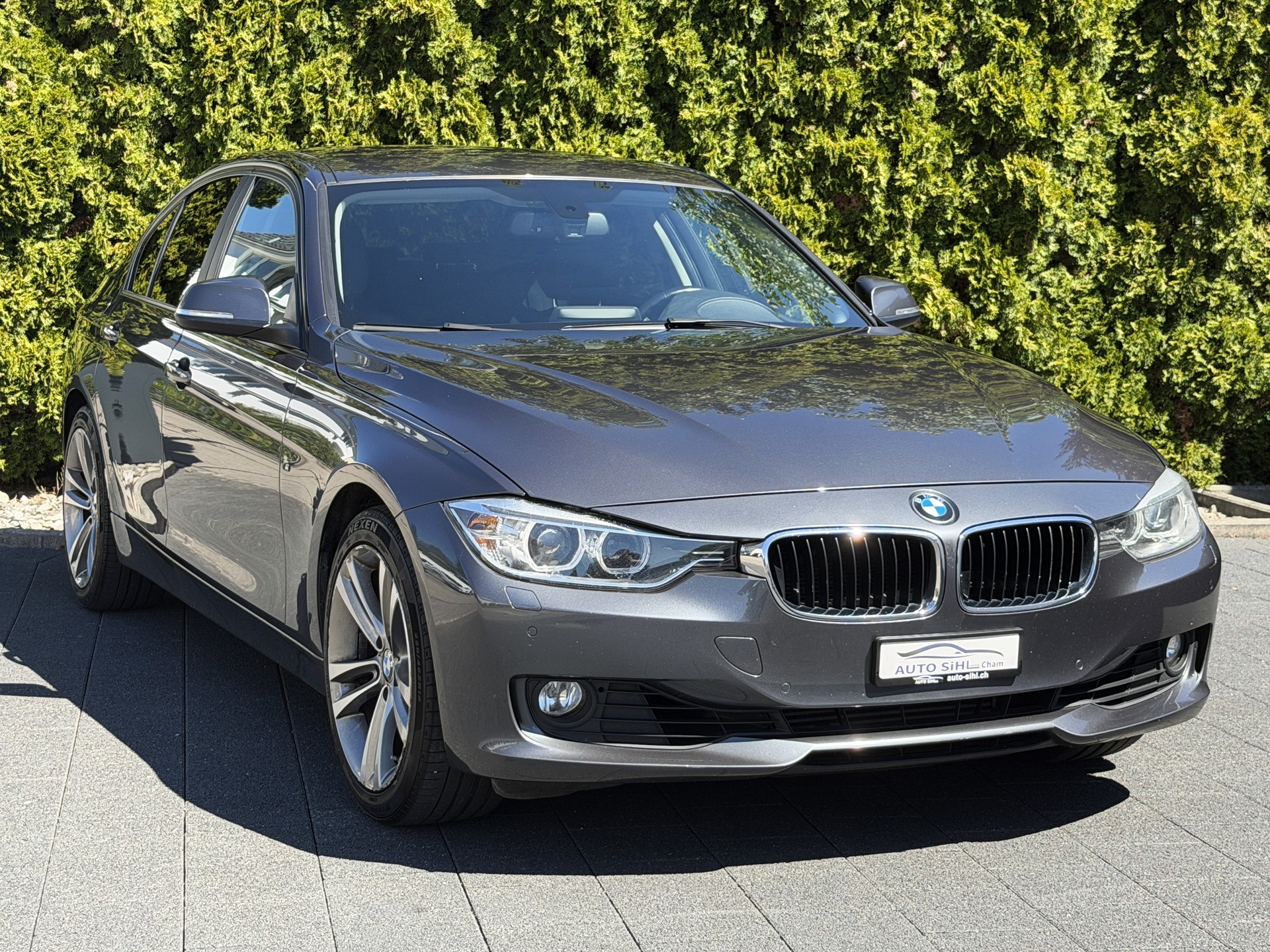 BMW 328i xDrive Sport Line Steptronic-showroom-element-3