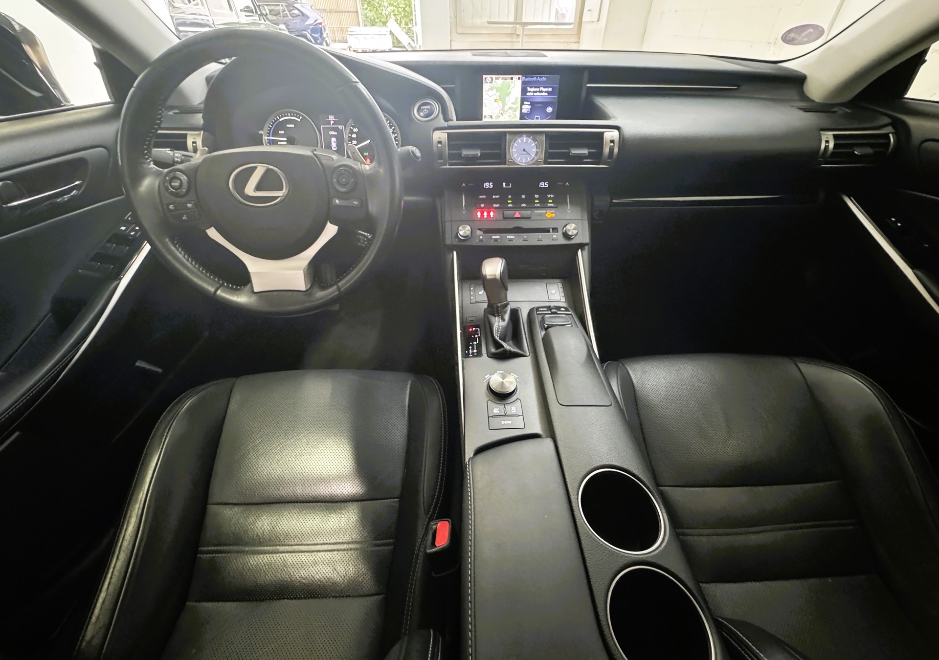 LEXUS IS 300h excellence Automatic-image-7