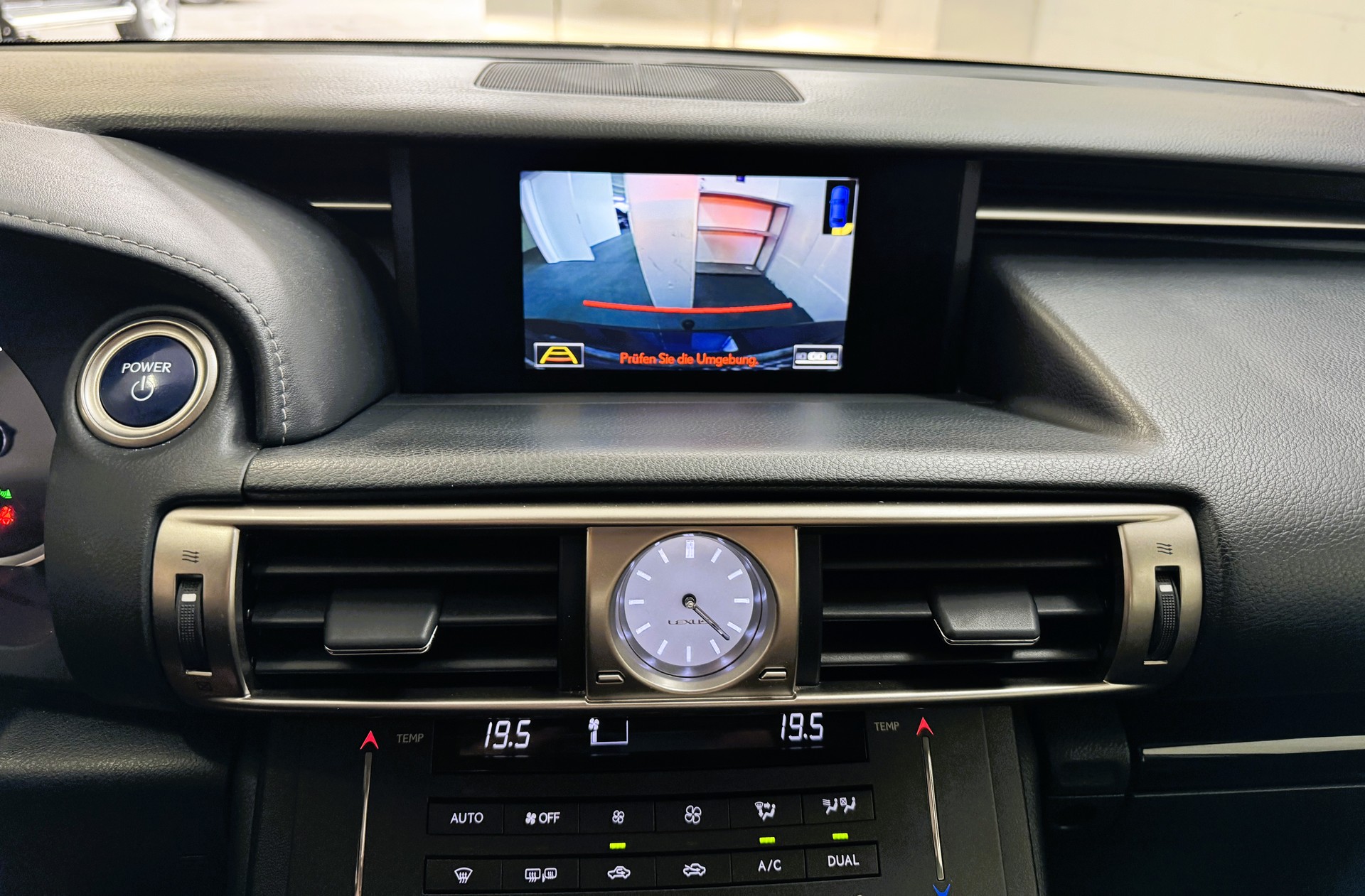 LEXUS IS 300h excellence Automatic-image-11