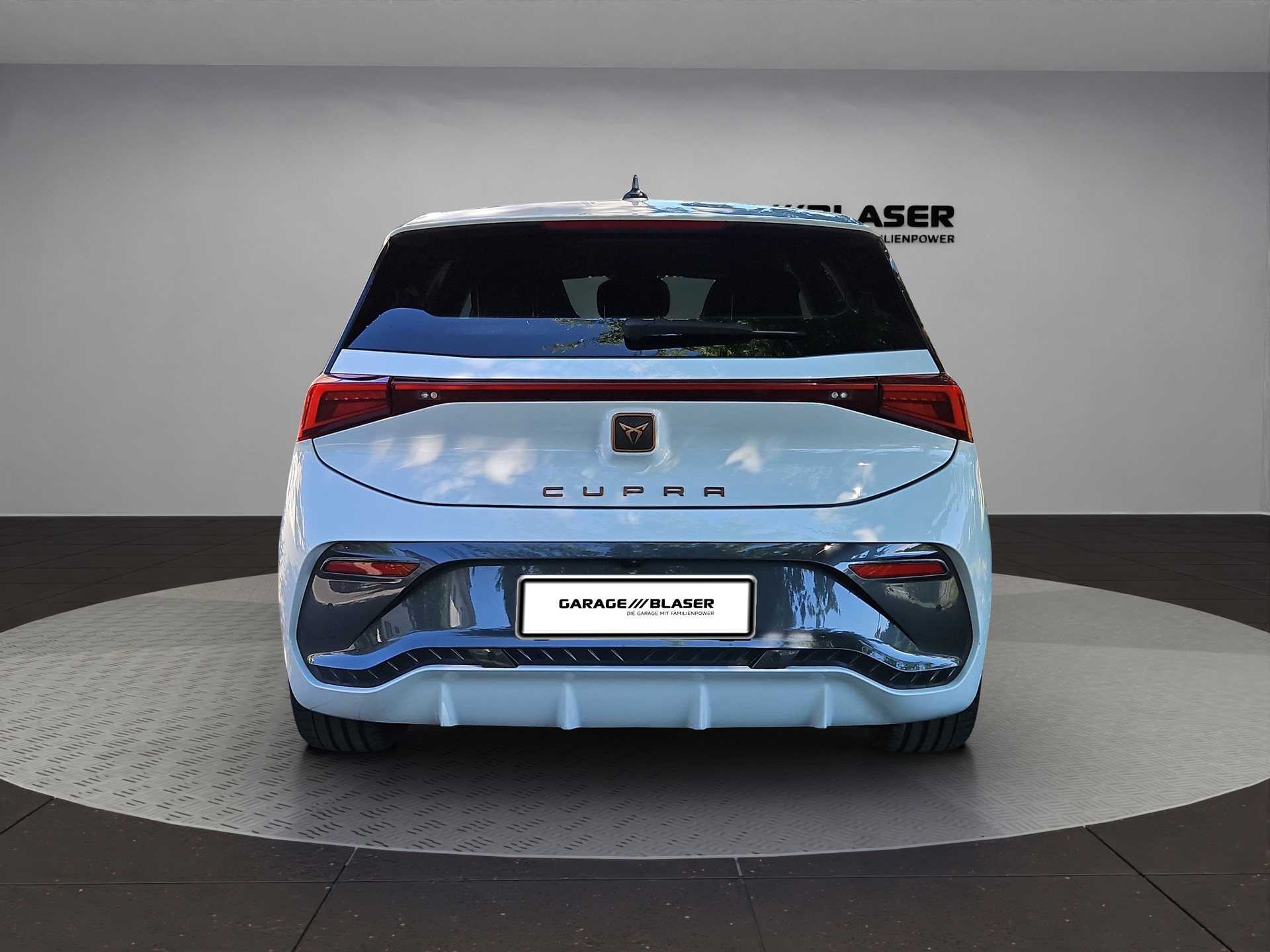 CUPRA Born 58 kWh e-Boost-showroom-element-3