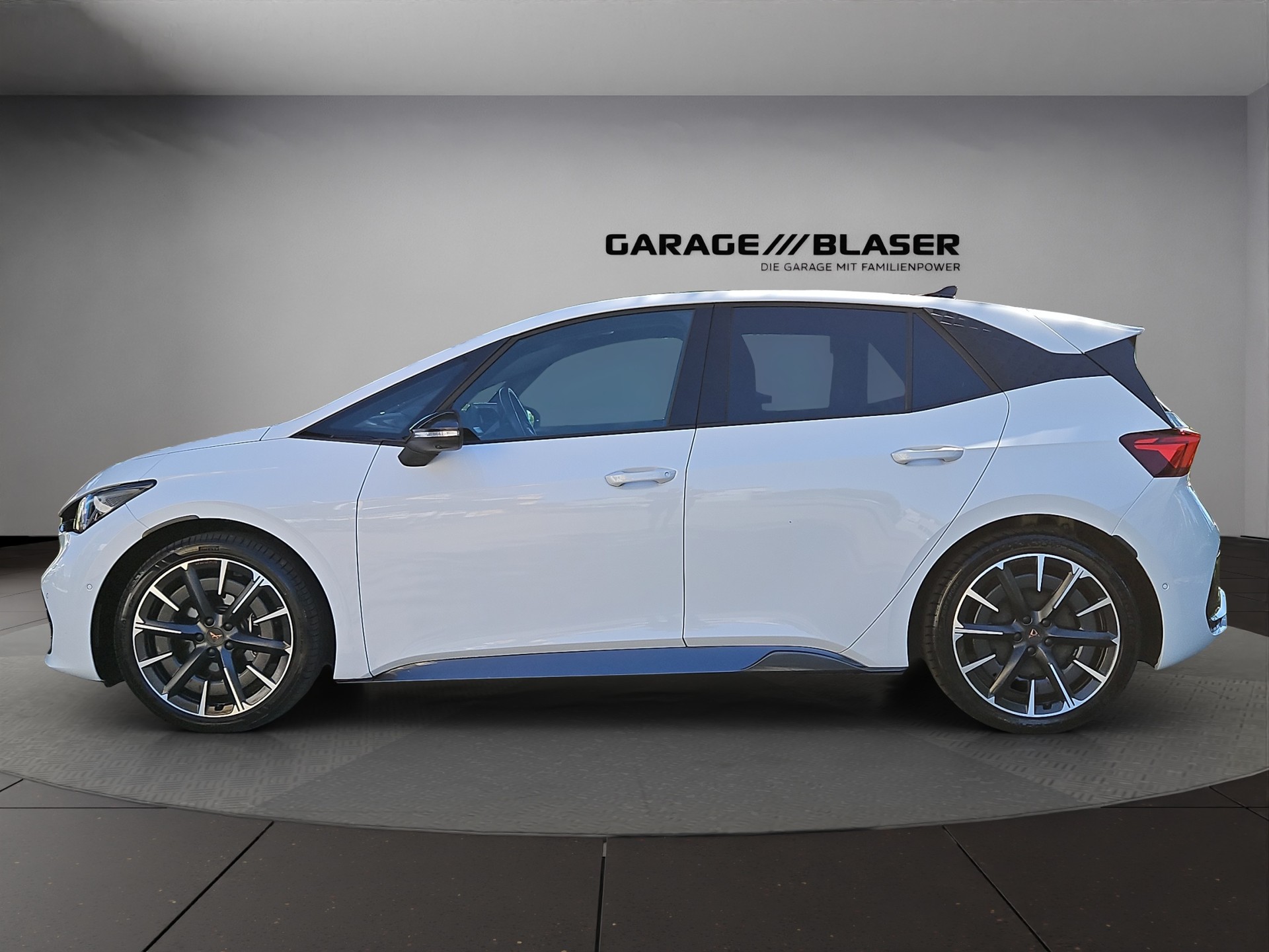 CUPRA Born 58 kWh e-Boost-showroom-element-1