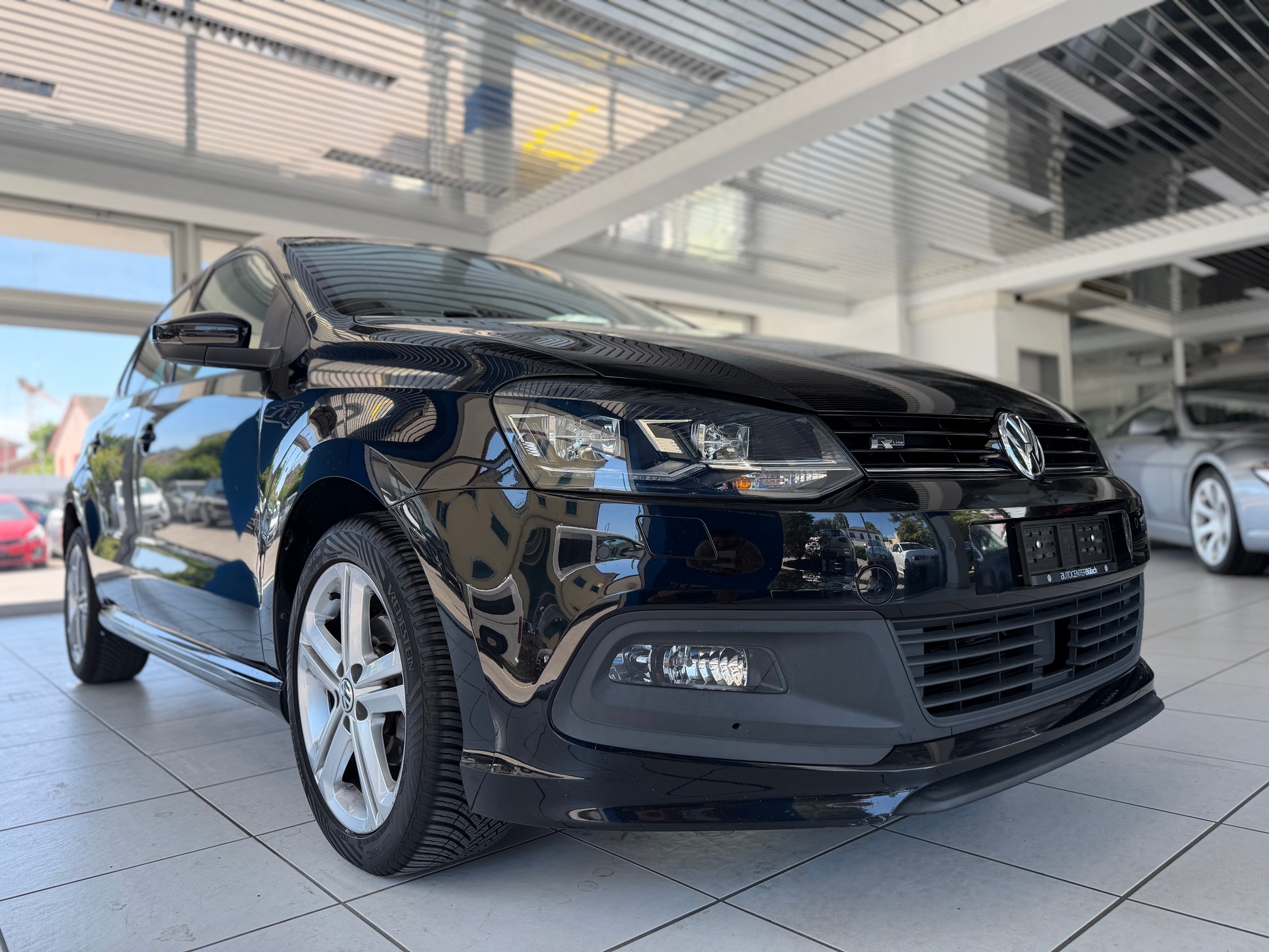 VW Polo 1.2 TSI BMT Lounge R-LINE-showroom-element-3