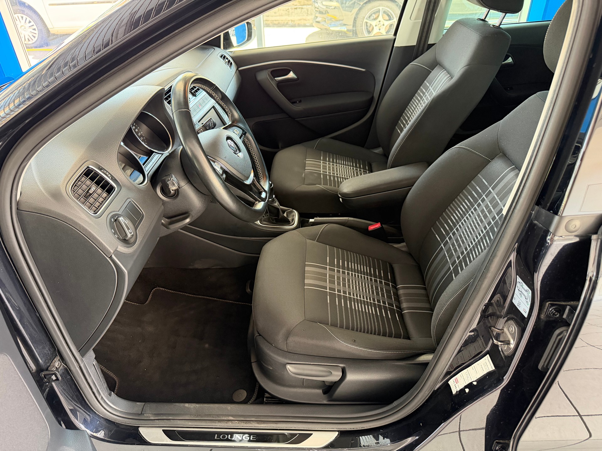 VW Polo 1.2 TSI BMT Lounge R-LINE-image-11