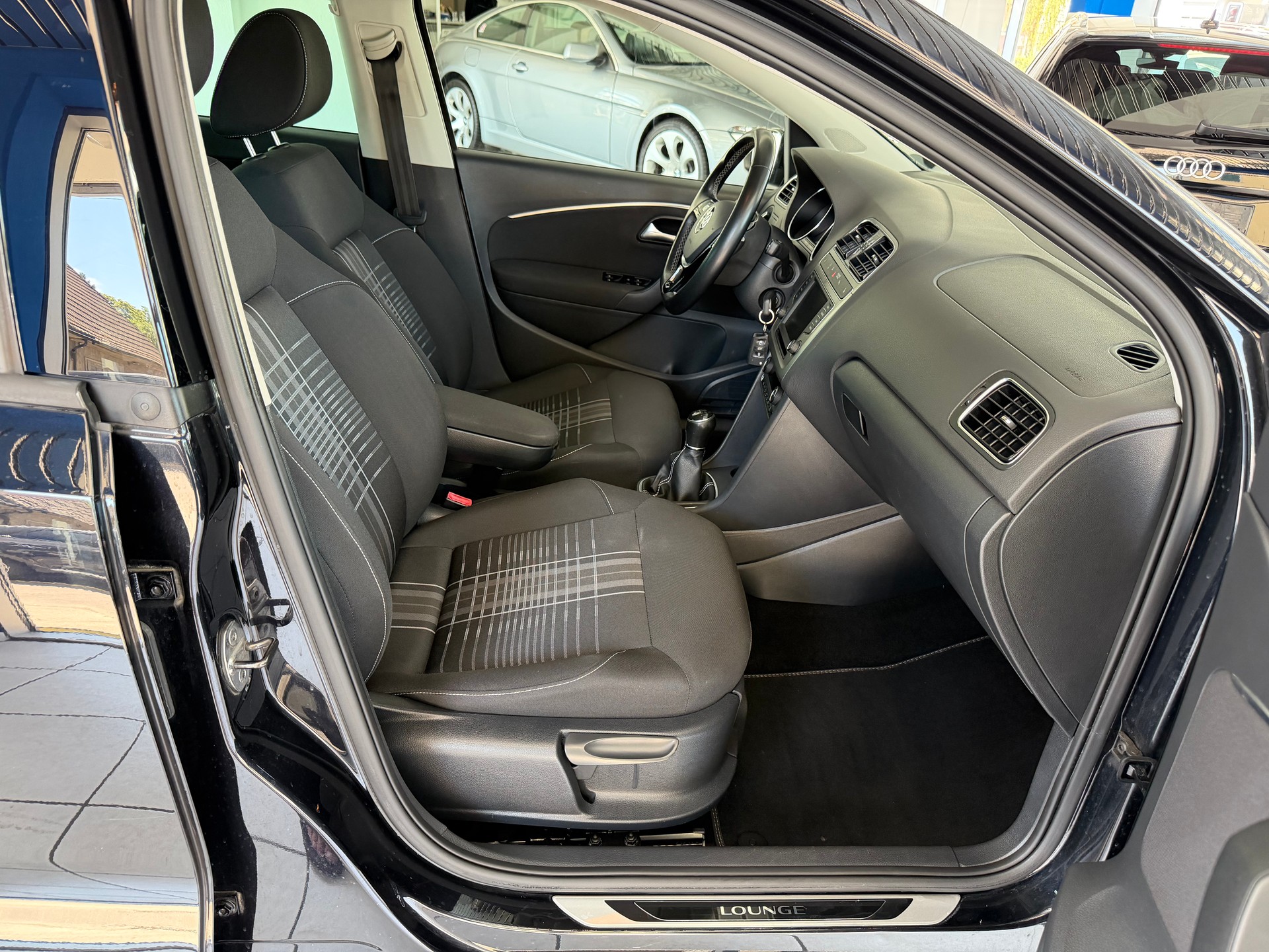VW Polo 1.2 TSI BMT Lounge R-LINE-image-12
