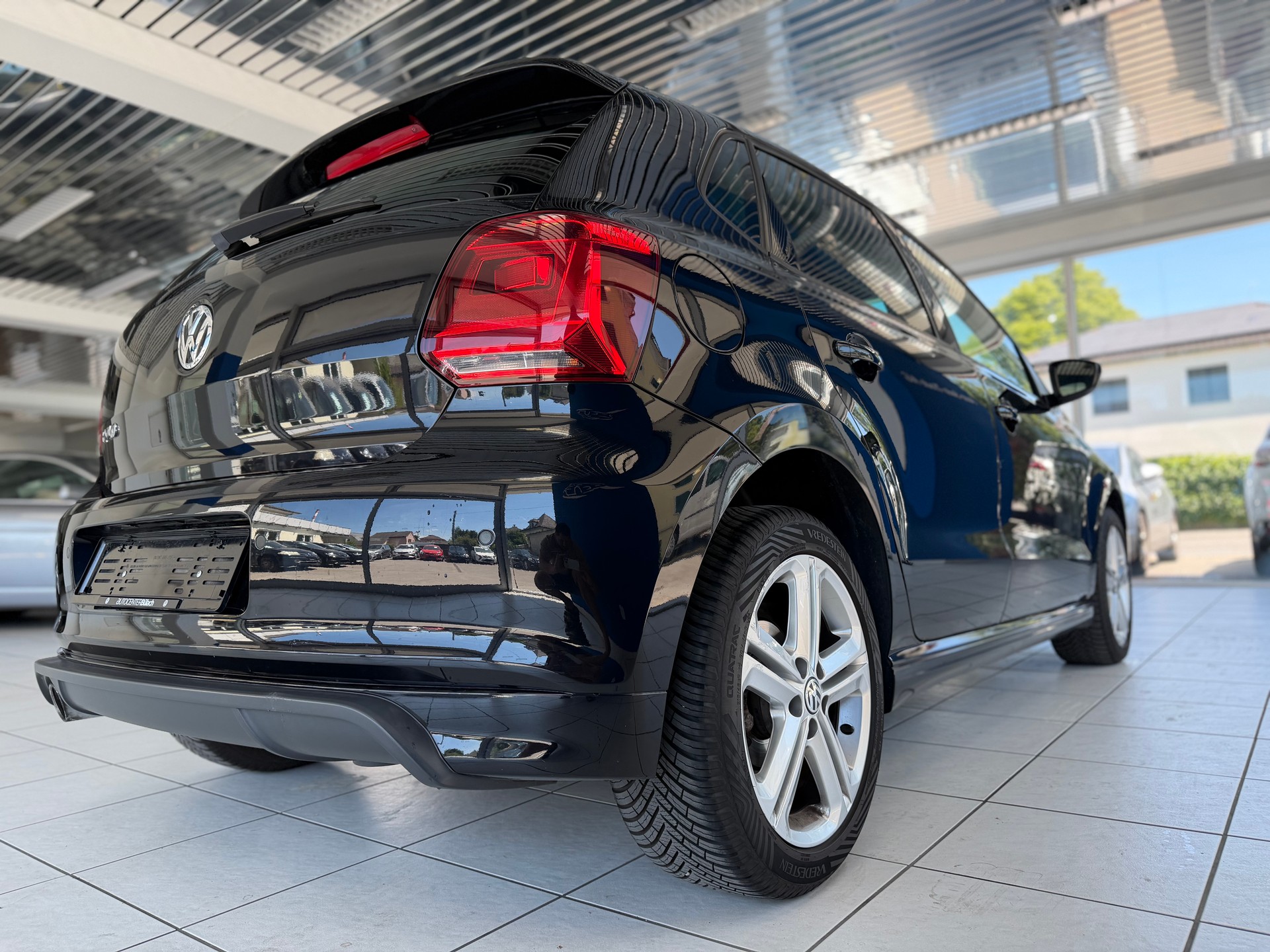 VW Polo 1.2 TSI BMT Lounge R-LINE-image-5