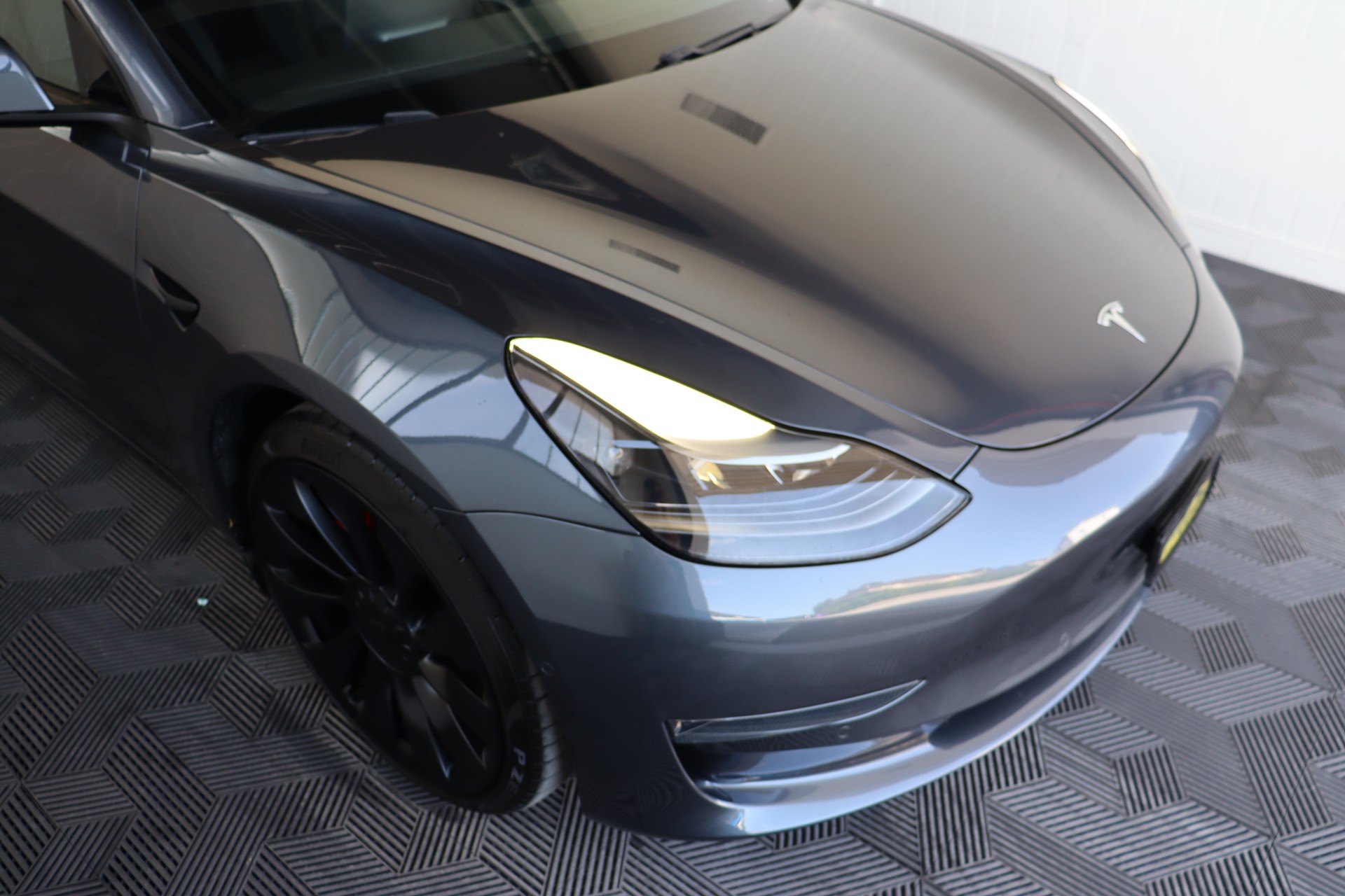 TESLA Model 3 Performance Dual Motor AWD-showroom-element-2