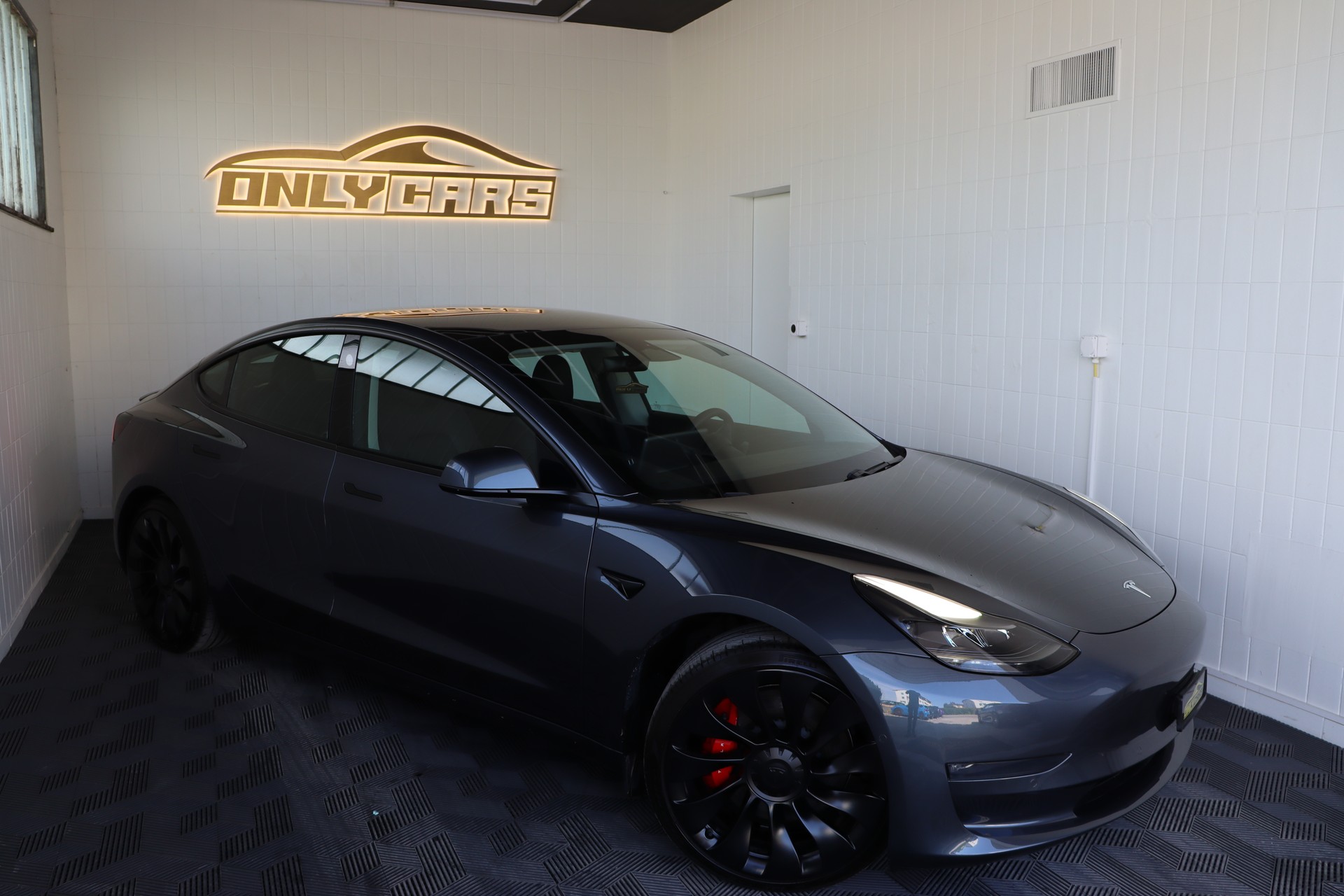 TESLA Model 3 Performance Dual Motor AWD-showroom-element-3