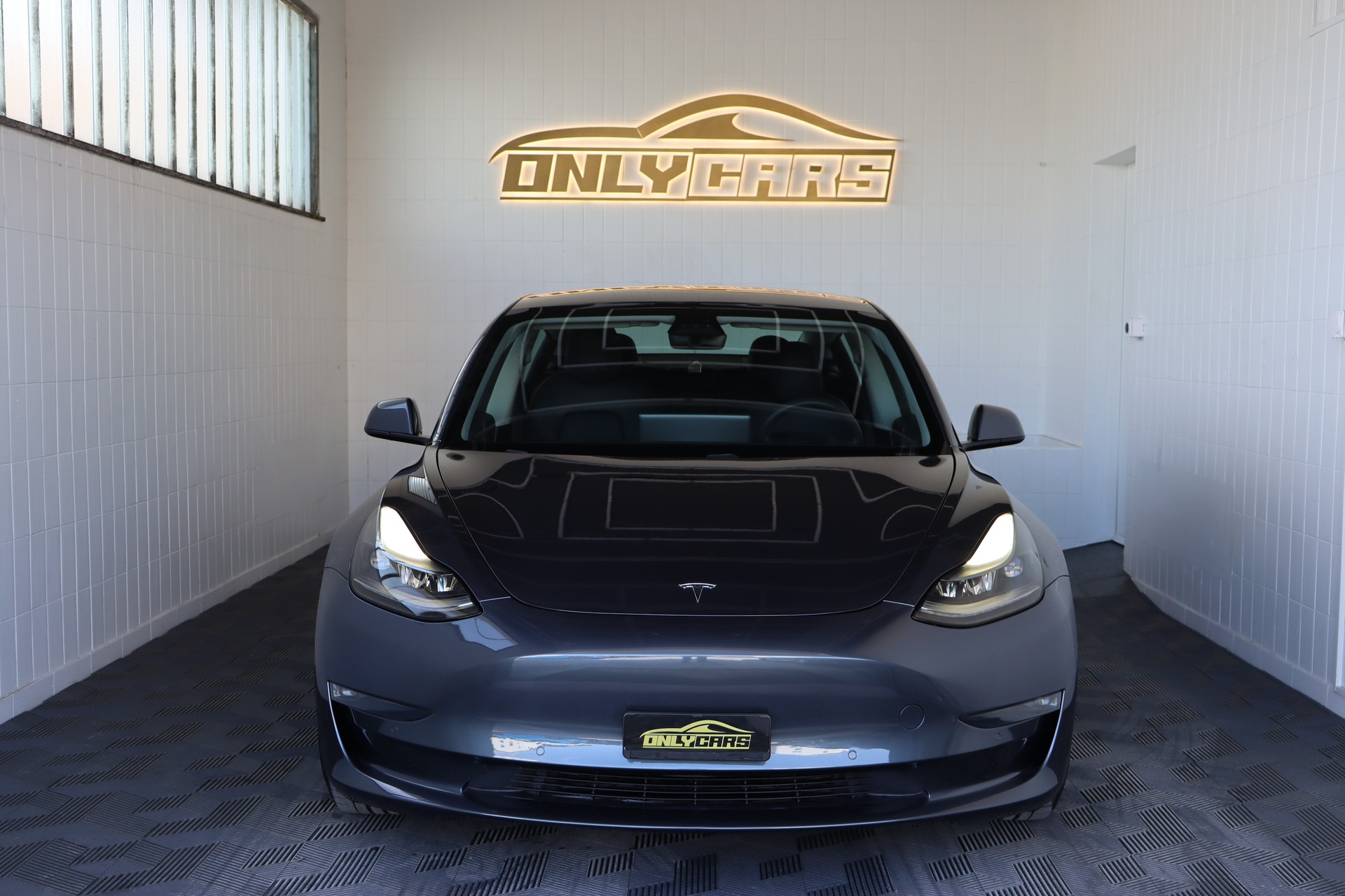 TESLA Model 3 Performance Dual Motor AWD-showroom-element-1