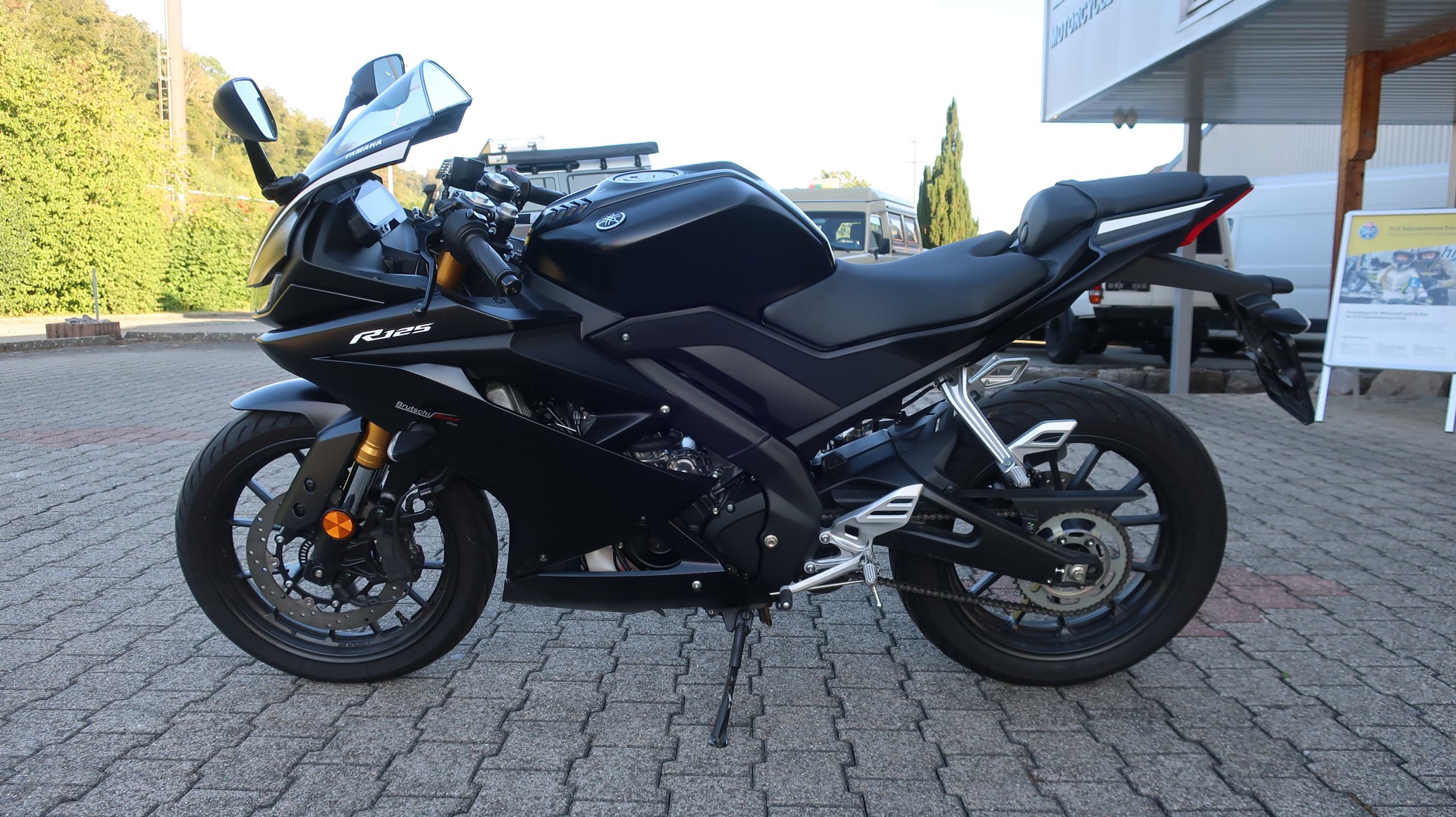 YAMAHA R 125-image-4