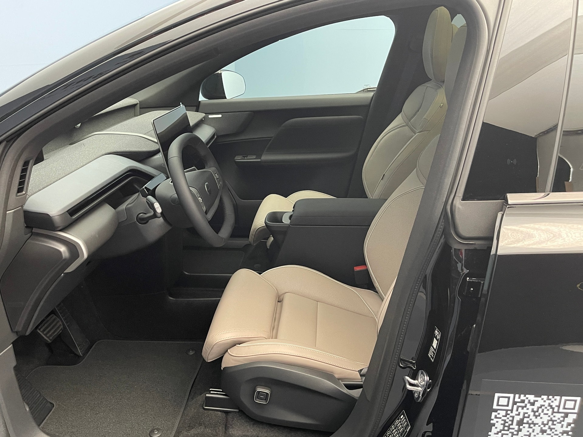 VOLVO EX60 Twin Ultra AWD-image-5