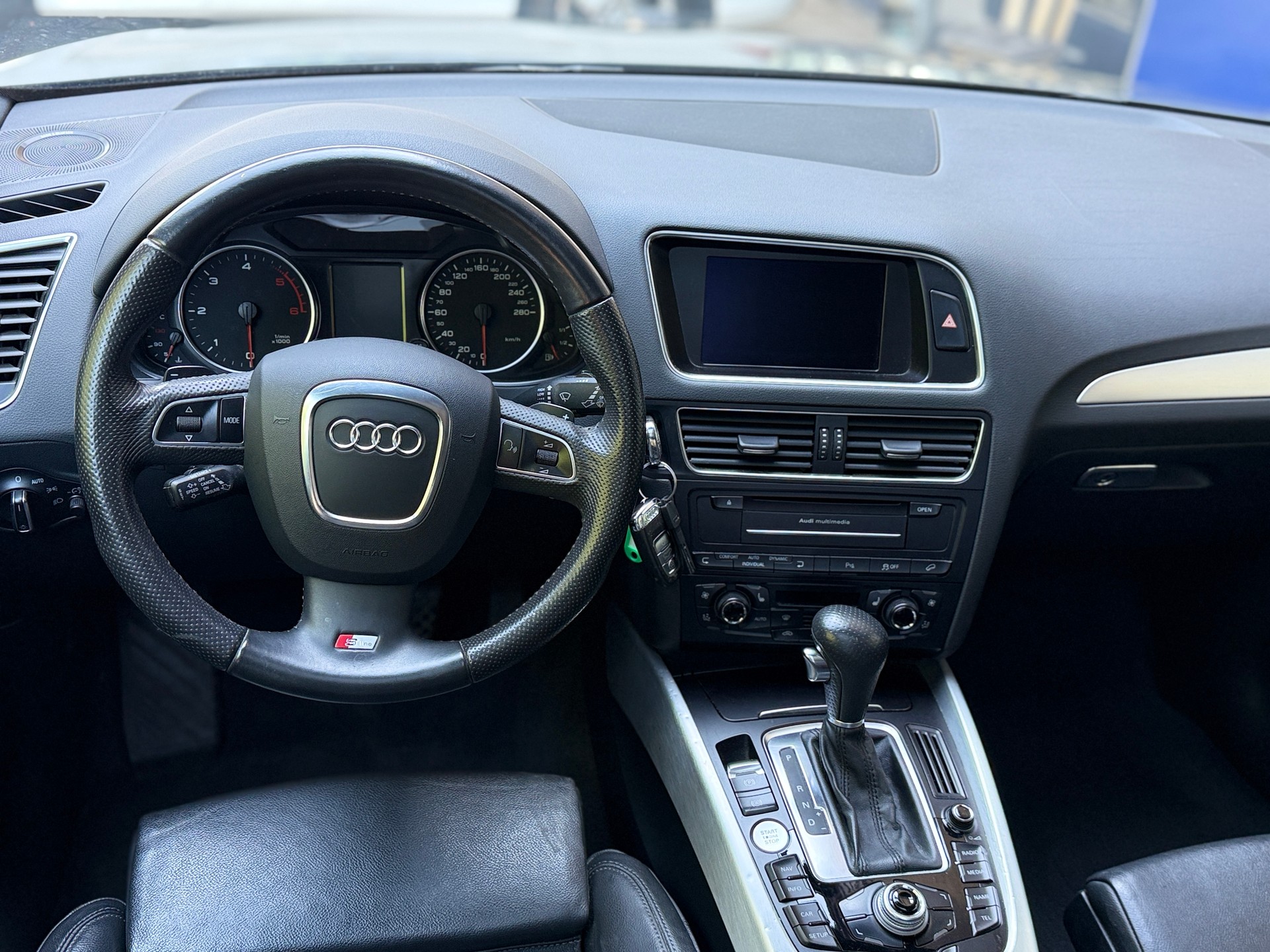 AUDI Q5 3.0 TDI quattro S-tronic-image-5