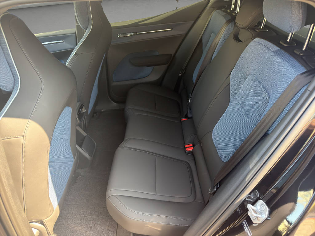 VOLVO EX 30 E60 Twin Ultra Performance Sw. Black Ed. AWD-image-9