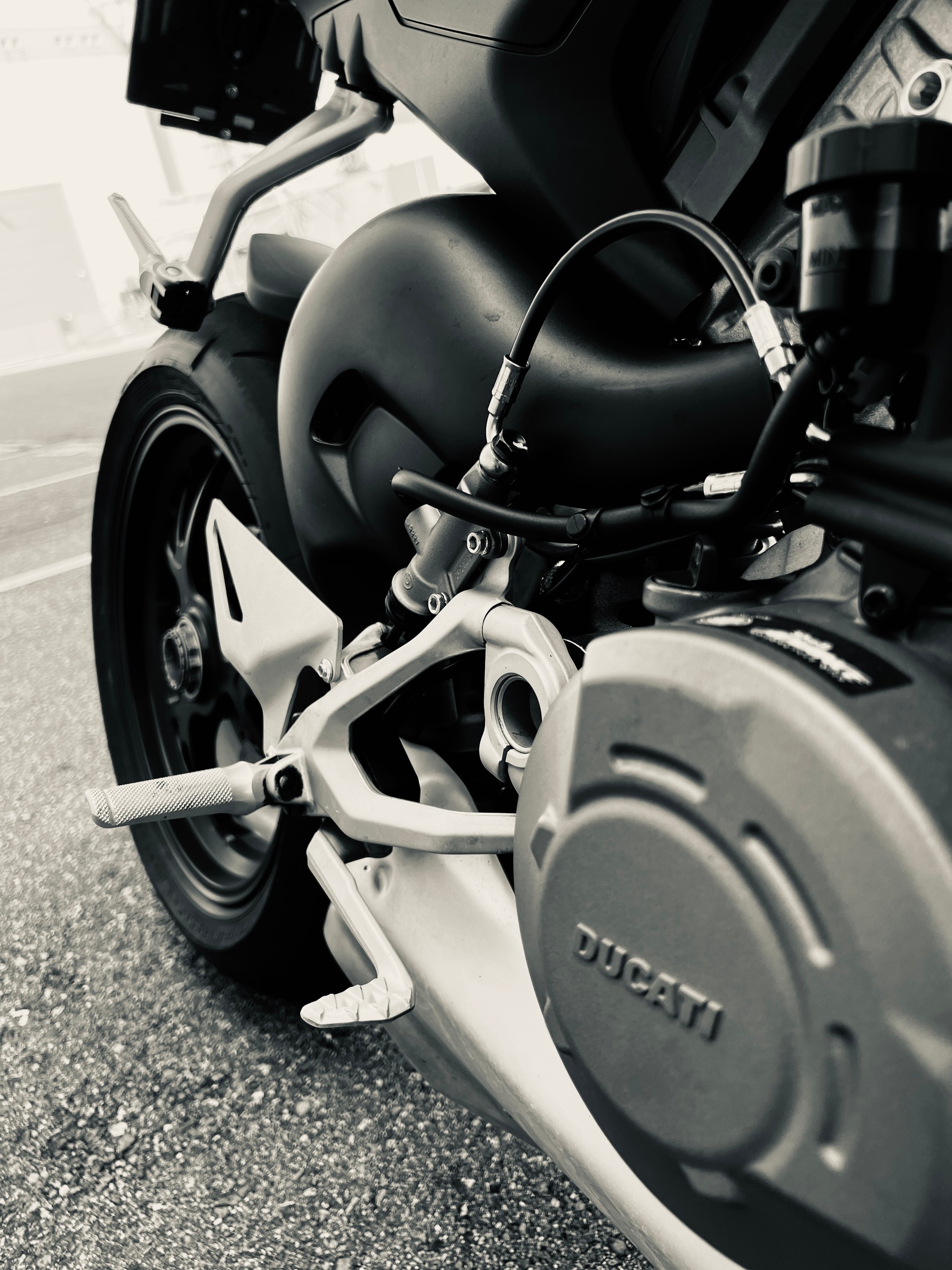 DUCATI Streetfighter V4 S-image-3