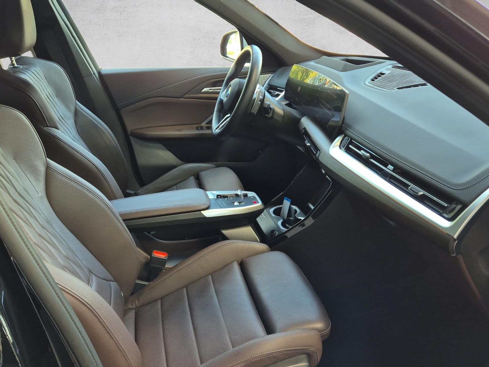 BMW X1 U11 23i xDrive paddles-showroom-element-3