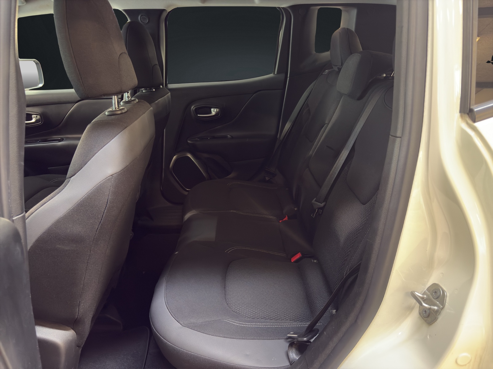 JEEP Renegade 1.4 Turbo Freedom AWD-image-14