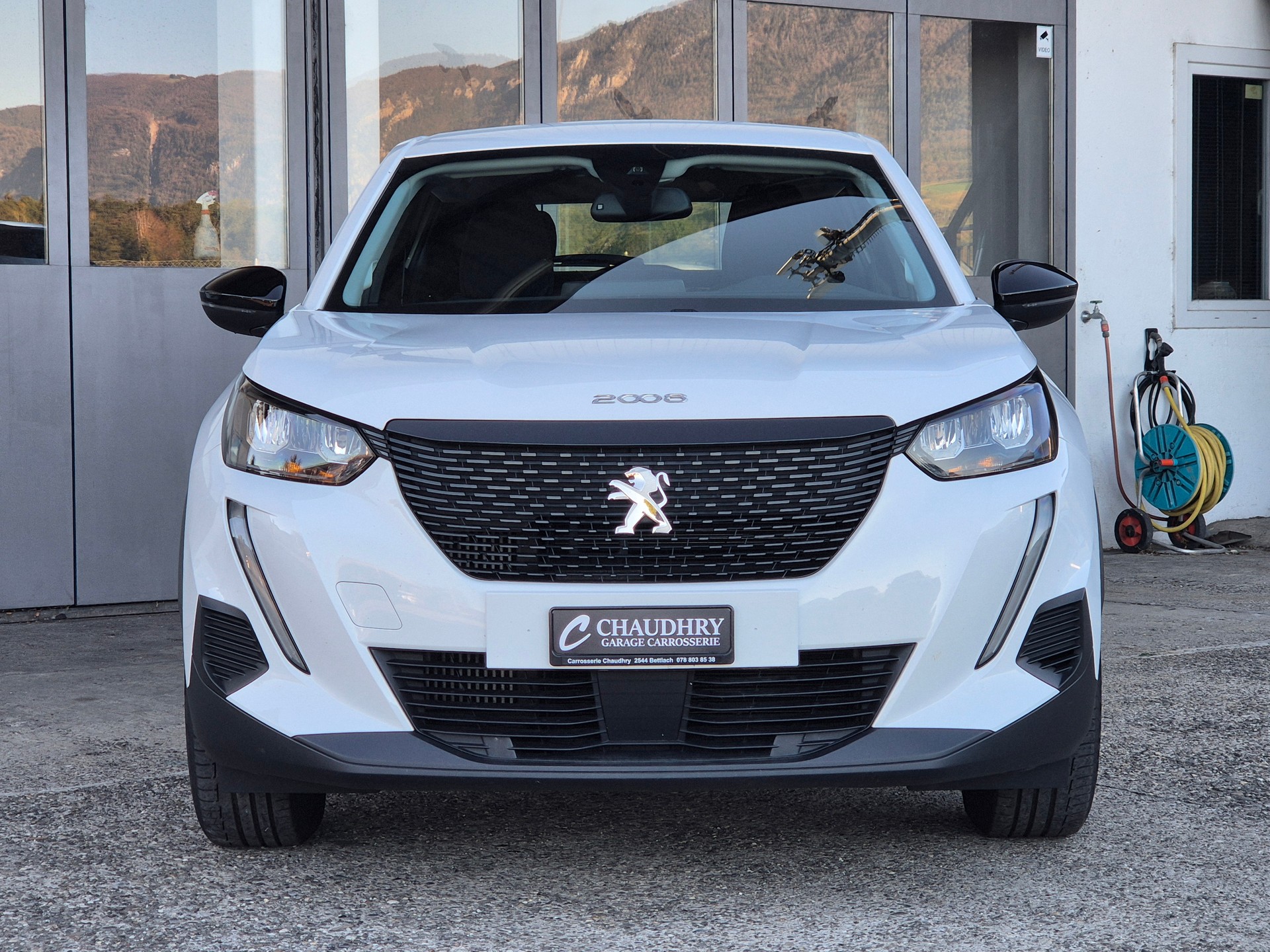 PEUGEOT 2008 1.2 PureTech Active Pack EAT8-showroom-element-1